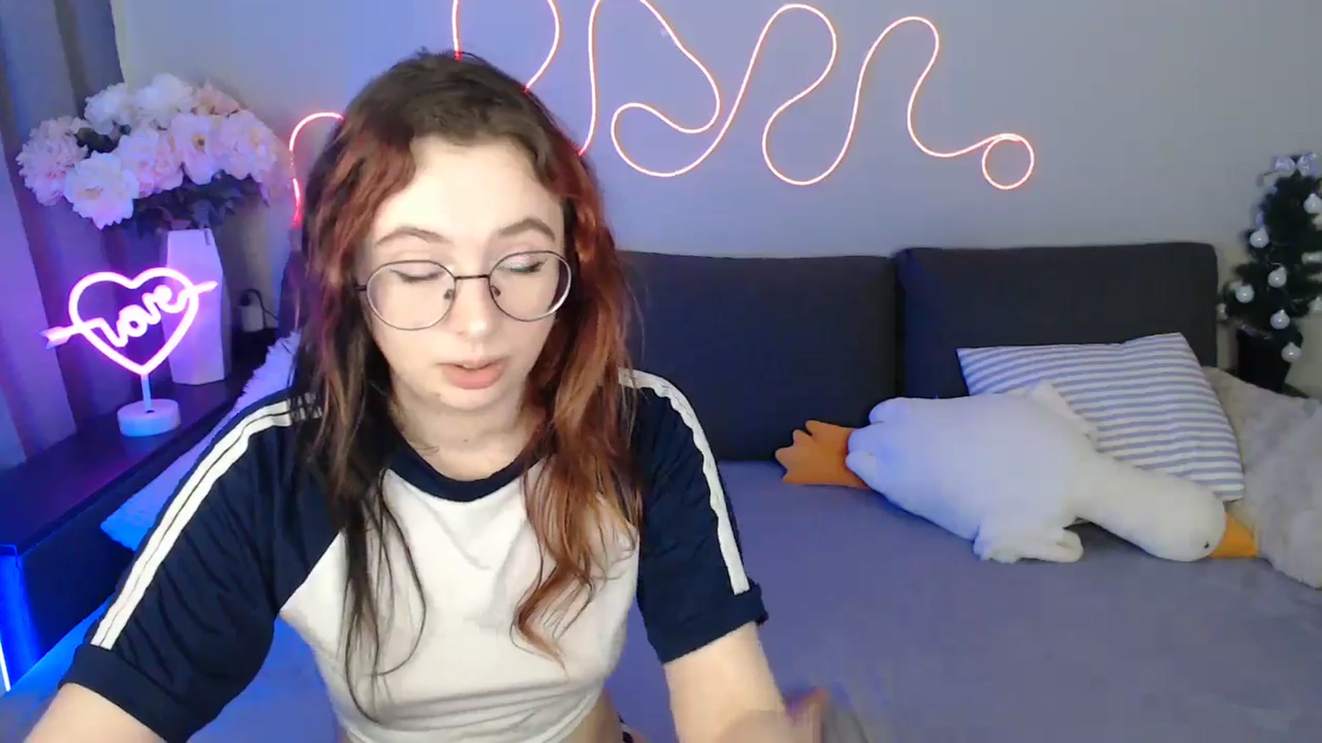 Gallery image thumbnail from Mini_Diva's myfreecams stream on, 04/17/2026, 11:47 image 10 of 20