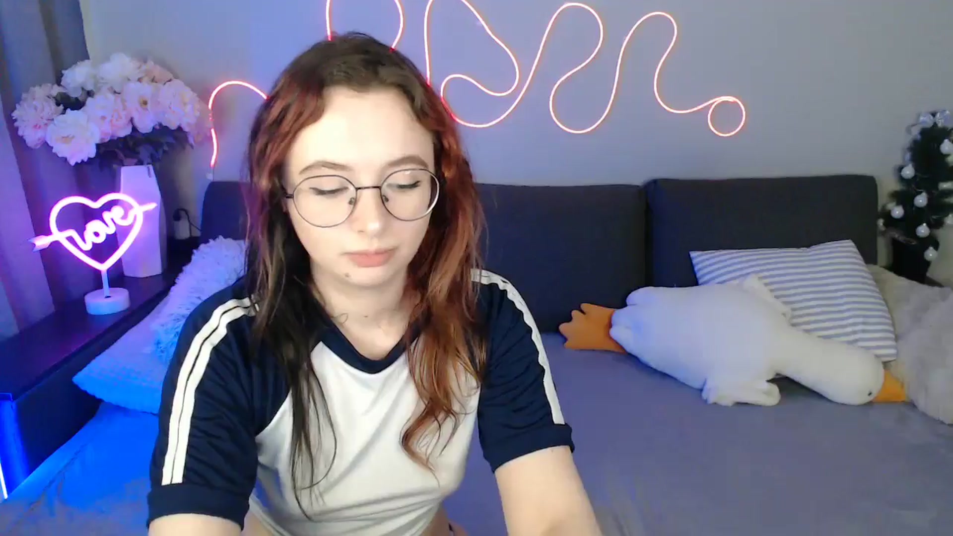Gallery image thumbnail from Mini_Diva's myfreecams stream on, 04/17/2026, 11:47 image 5 of 20