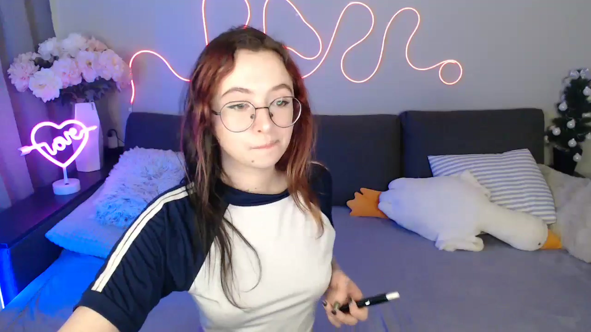 Gallery image thumbnail from Mini_Diva's myfreecams stream on, 04/17/2026, 11:47 image 13 of 20