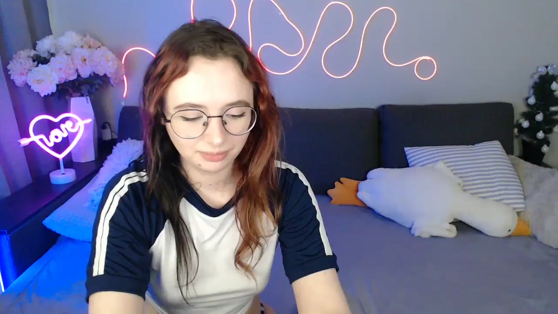 Gallery image thumbnail from Mini_Diva's myfreecams stream on, 04/17/2026, 11:47 image 2 of 20