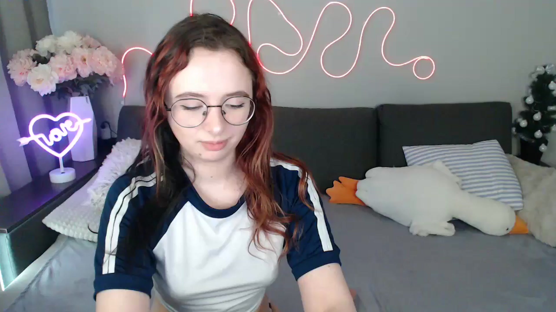 Gallery image thumbnail from Mini_Diva's myfreecams stream on, 04/17/2026, 12:29 image 1 of 20