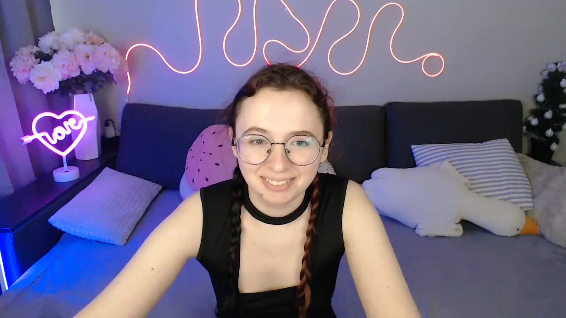 Gallery image thumbnail from Mini_Diva's myfreecams stream on, 04/18/2026, 11:19 image 1 of 20