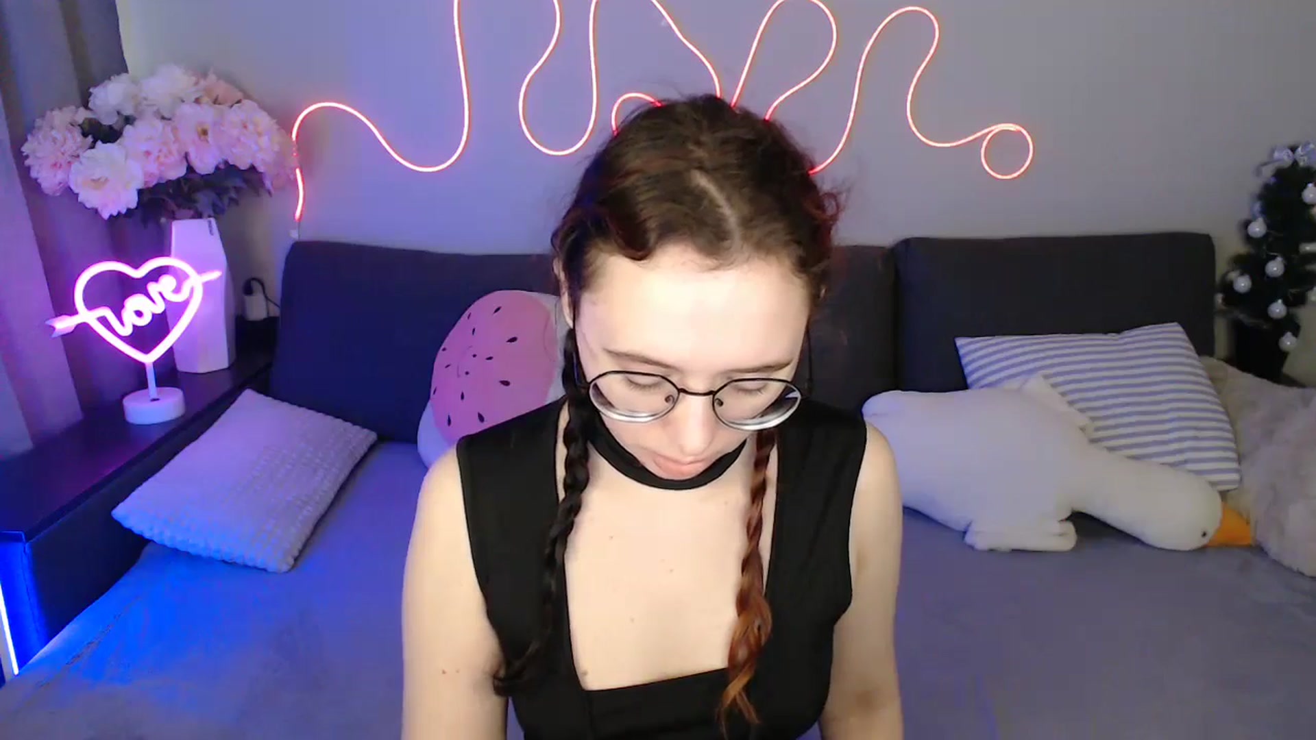 Gallery image thumbnail from Mini_Diva's myfreecams stream on, 04/18/2026, 11:19 image 4 of 20