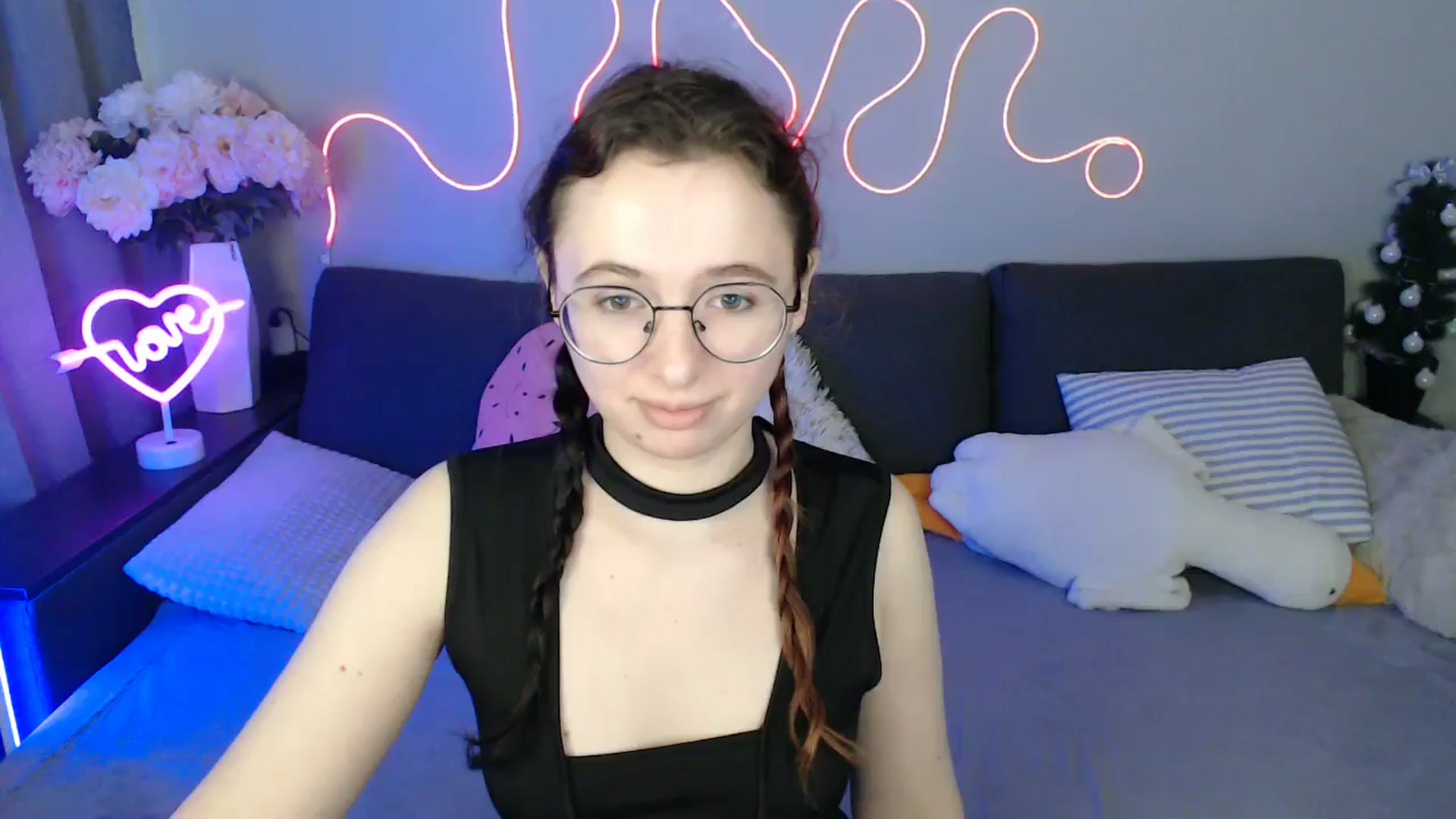 Gallery image thumbnail from Mini_Diva's myfreecams stream on, 04/18/2026, 11:19 image 8 of 20