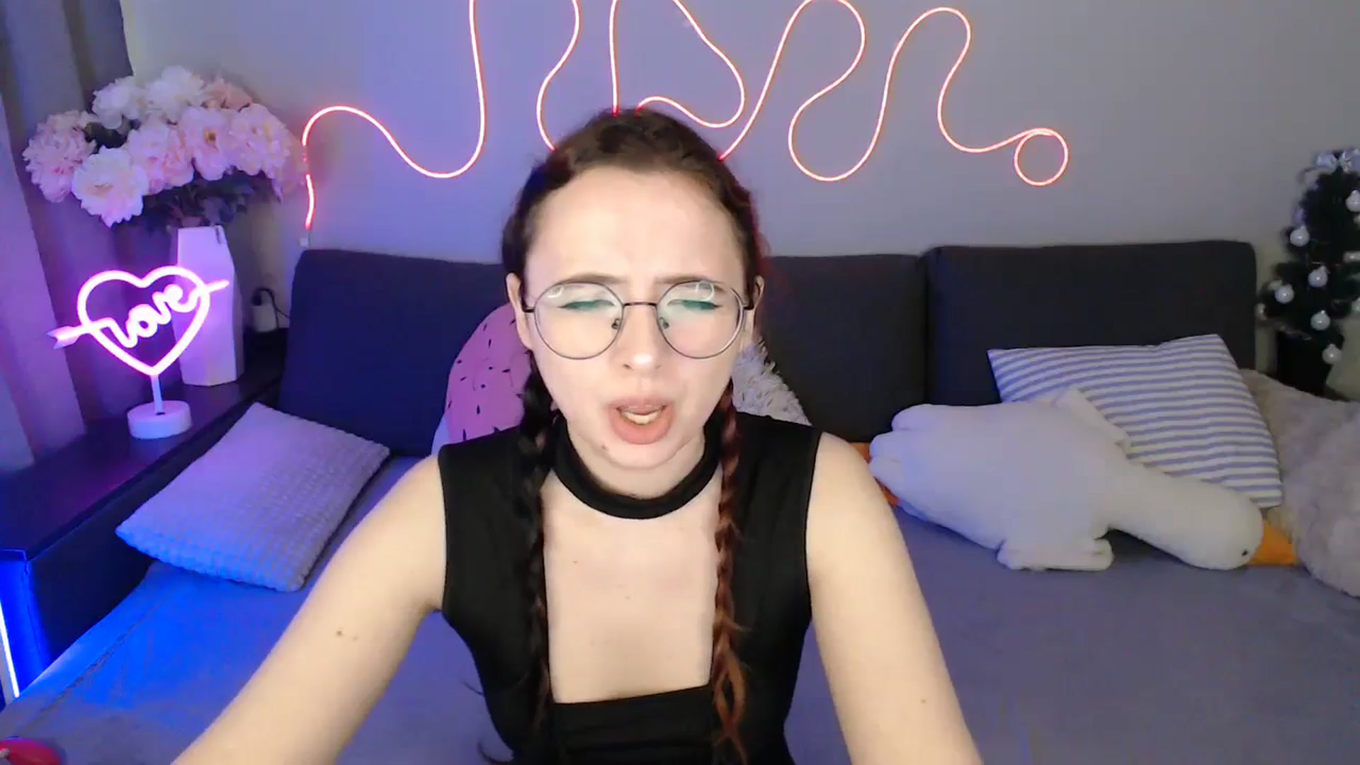 Gallery image thumbnail from Mini_Diva's myfreecams stream on, 04/18/2026, 11:19 image 15 of 20