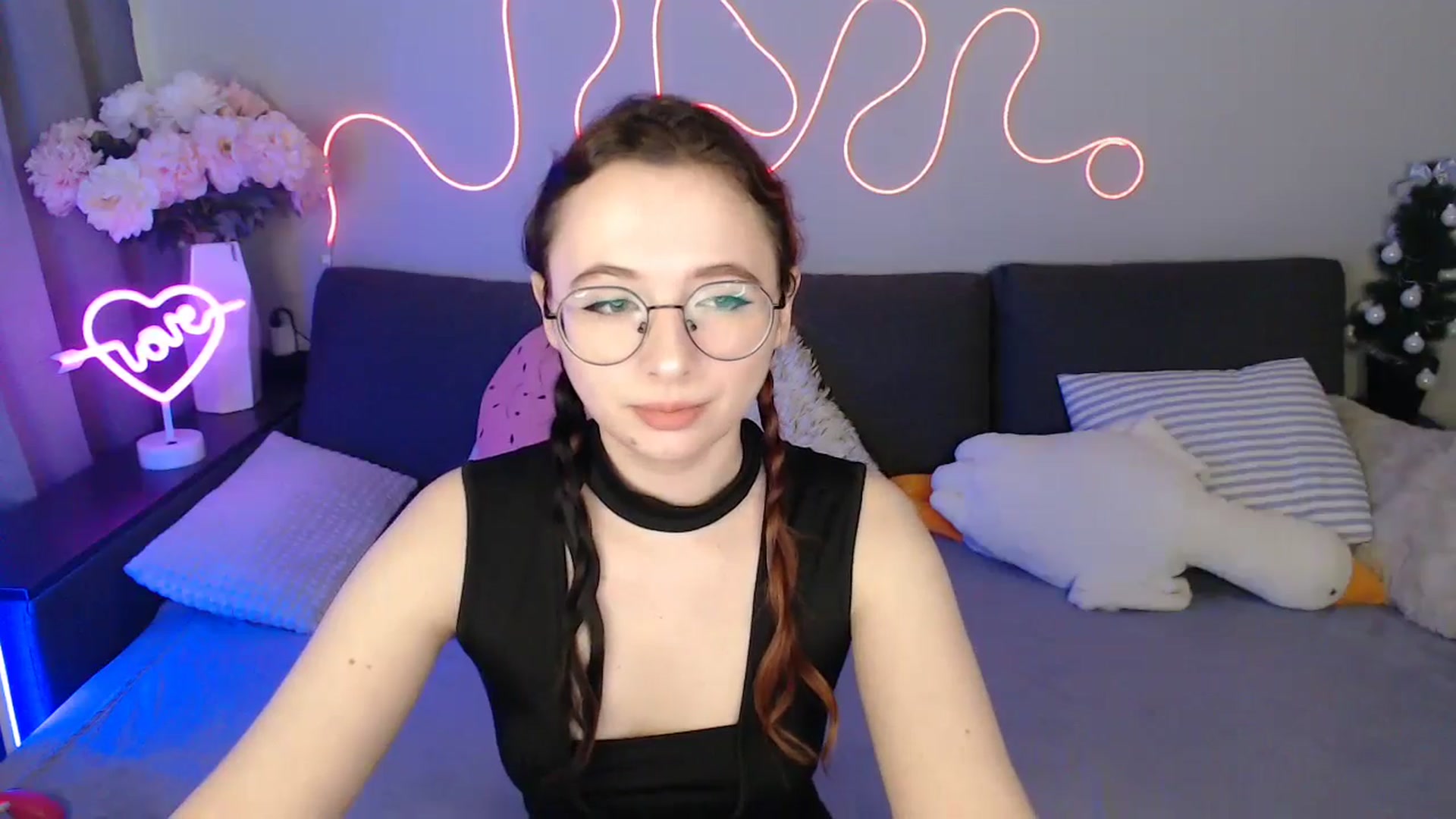 Gallery image thumbnail from Mini_Diva's myfreecams stream on, 04/18/2026, 11:19 image 14 of 20