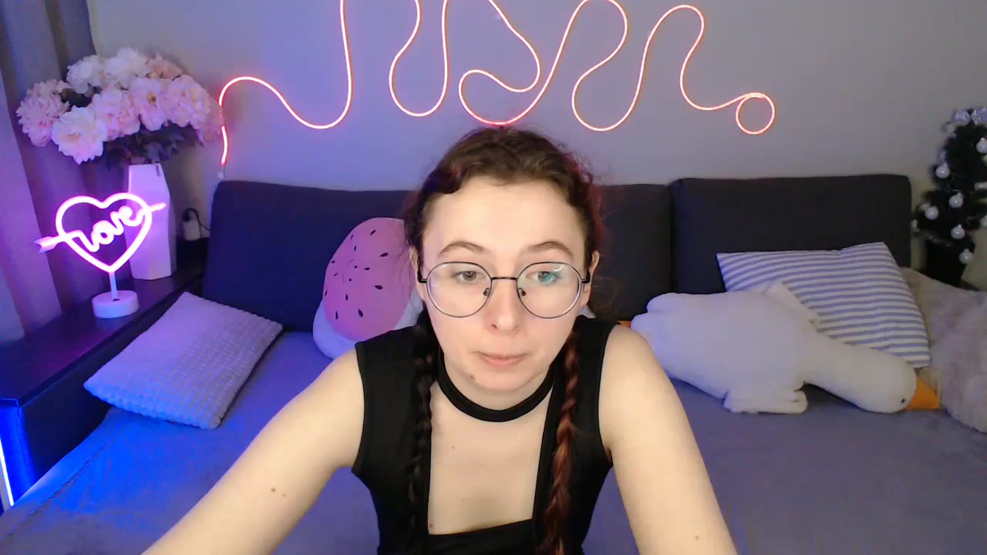 Gallery image thumbnail from Mini_Diva's myfreecams stream on, 04/18/2026, 11:19 image 9 of 20