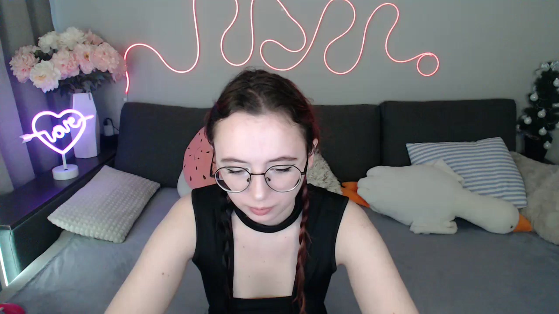 Gallery image thumbnail from Mini_Diva's myfreecams stream on, 04/18/2026, 11:19 image 20 of 20