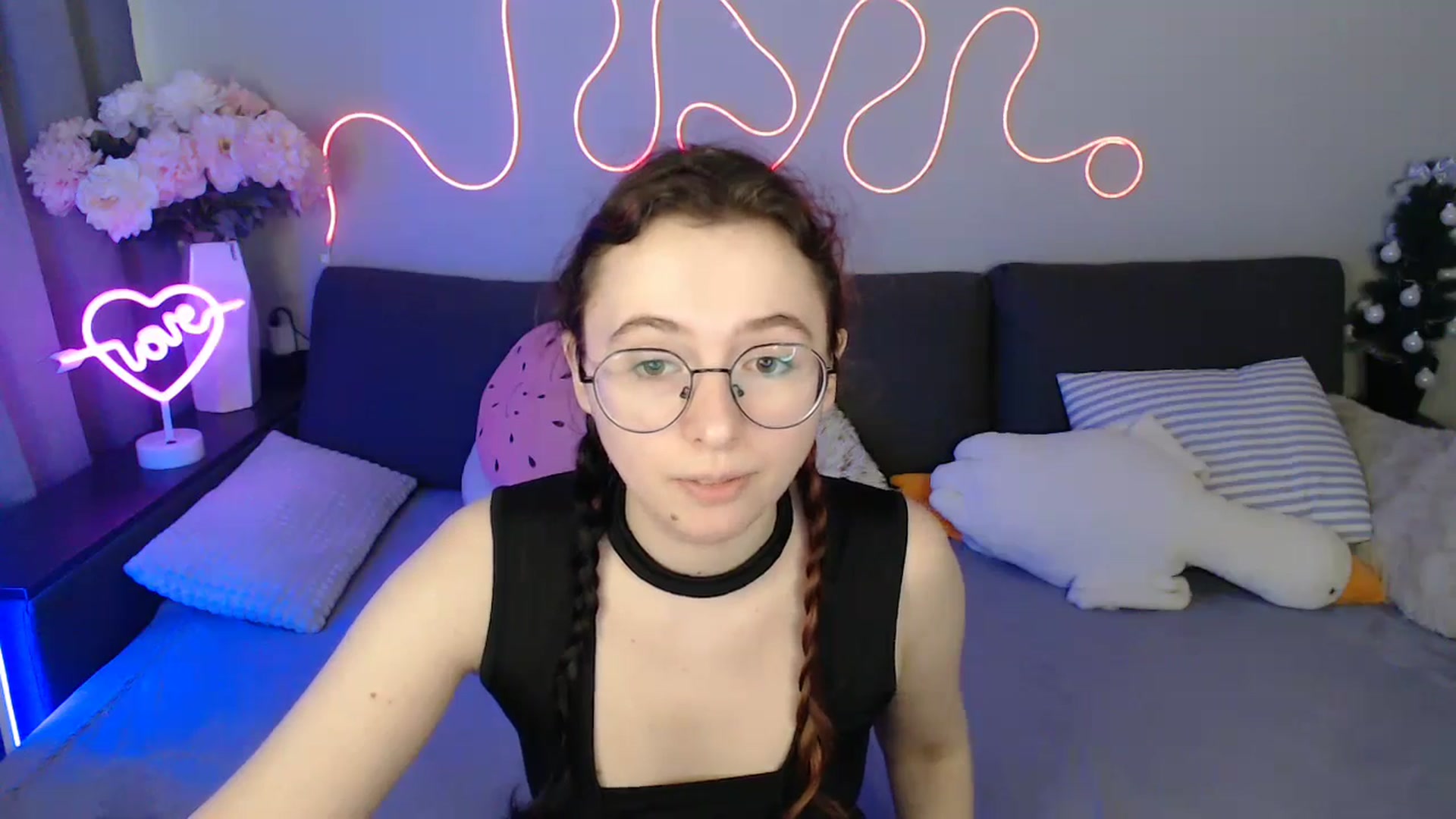 Gallery image thumbnail from Mini_Diva's myfreecams stream on, 04/18/2026, 11:19 image 5 of 20