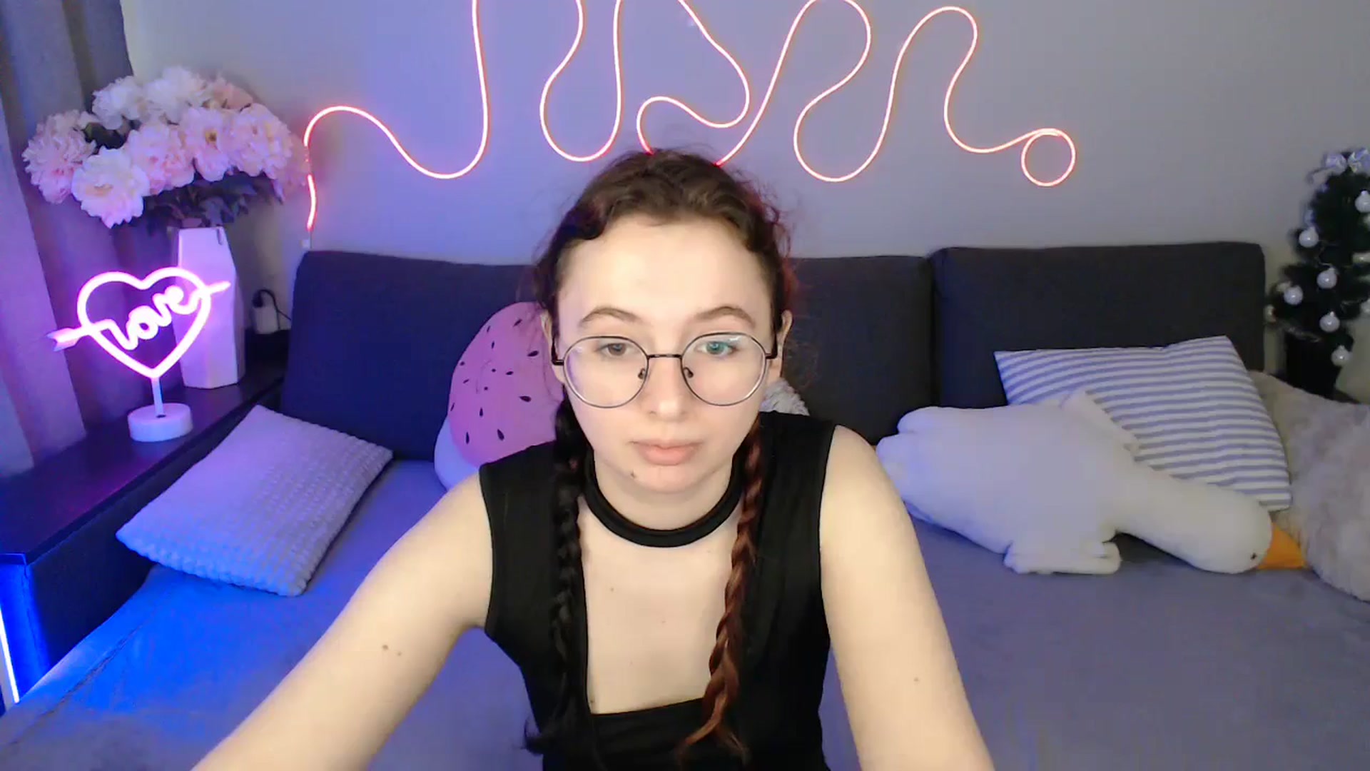 Gallery image thumbnail from Mini_Diva's myfreecams stream on, 04/18/2026, 11:19 image 6 of 20
