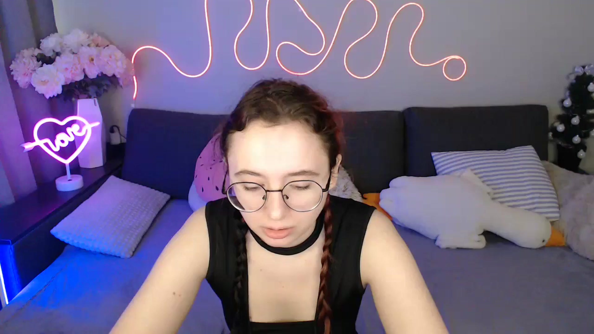 Gallery image thumbnail from Mini_Diva's myfreecams stream on, 04/18/2026, 11:19 image 3 of 20