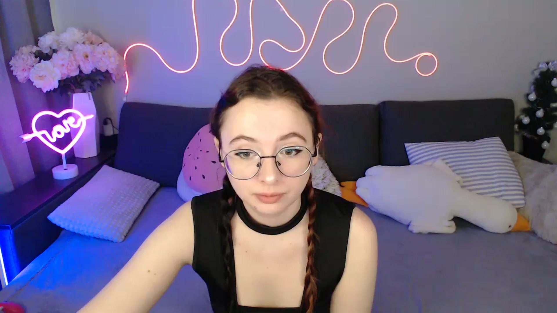 Gallery image thumbnail from Mini_Diva's myfreecams stream on, 04/18/2026, 11:19 image 17 of 20