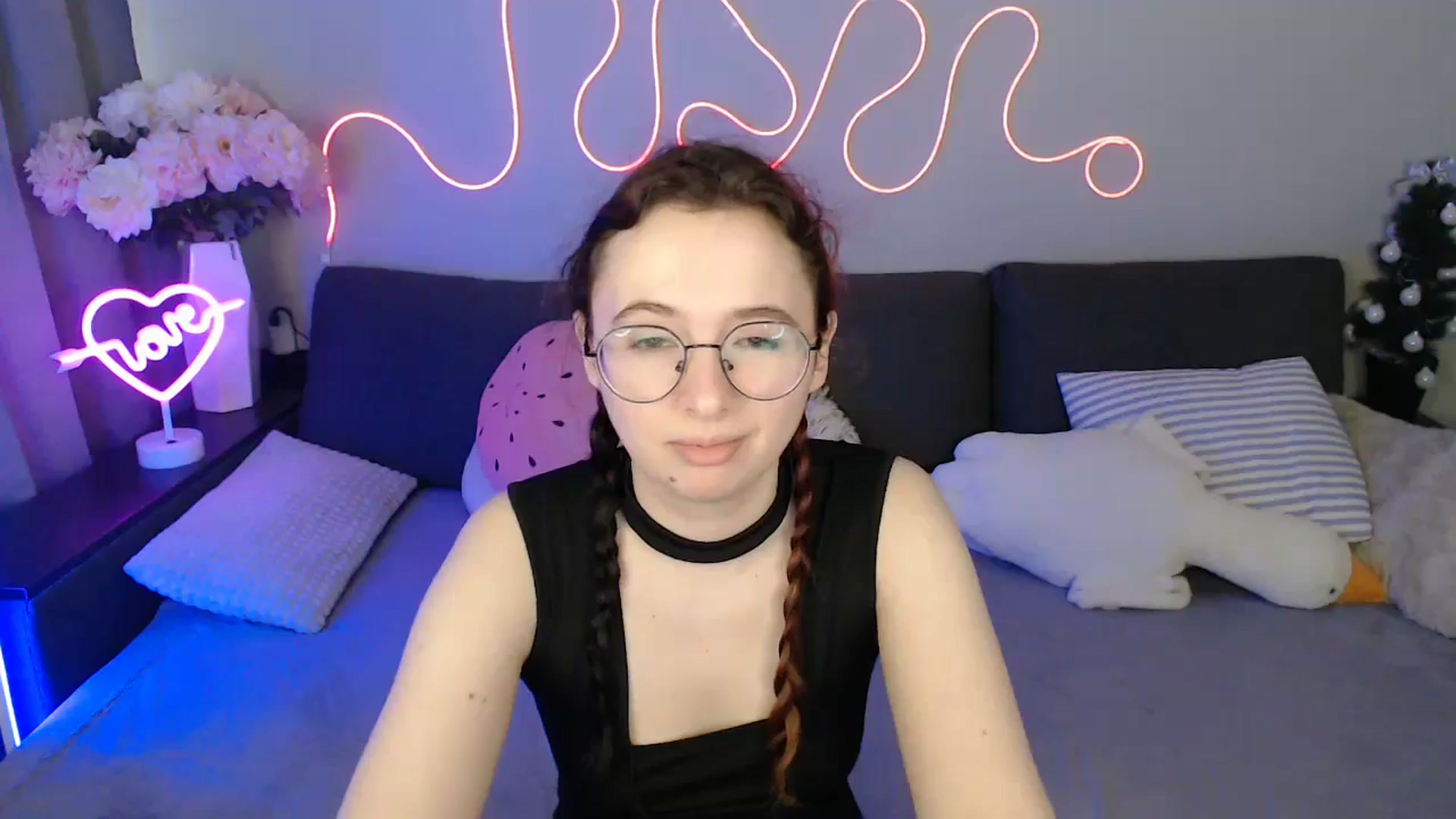 Gallery image thumbnail from Mini_Diva's myfreecams stream on, 04/18/2026, 11:19 image 2 of 20