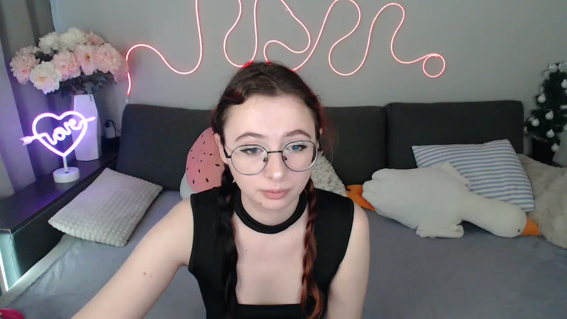 Gallery image thumbnail from Mini_Diva's myfreecams stream on, 04/18/2026, 11:38 image 1 of 20