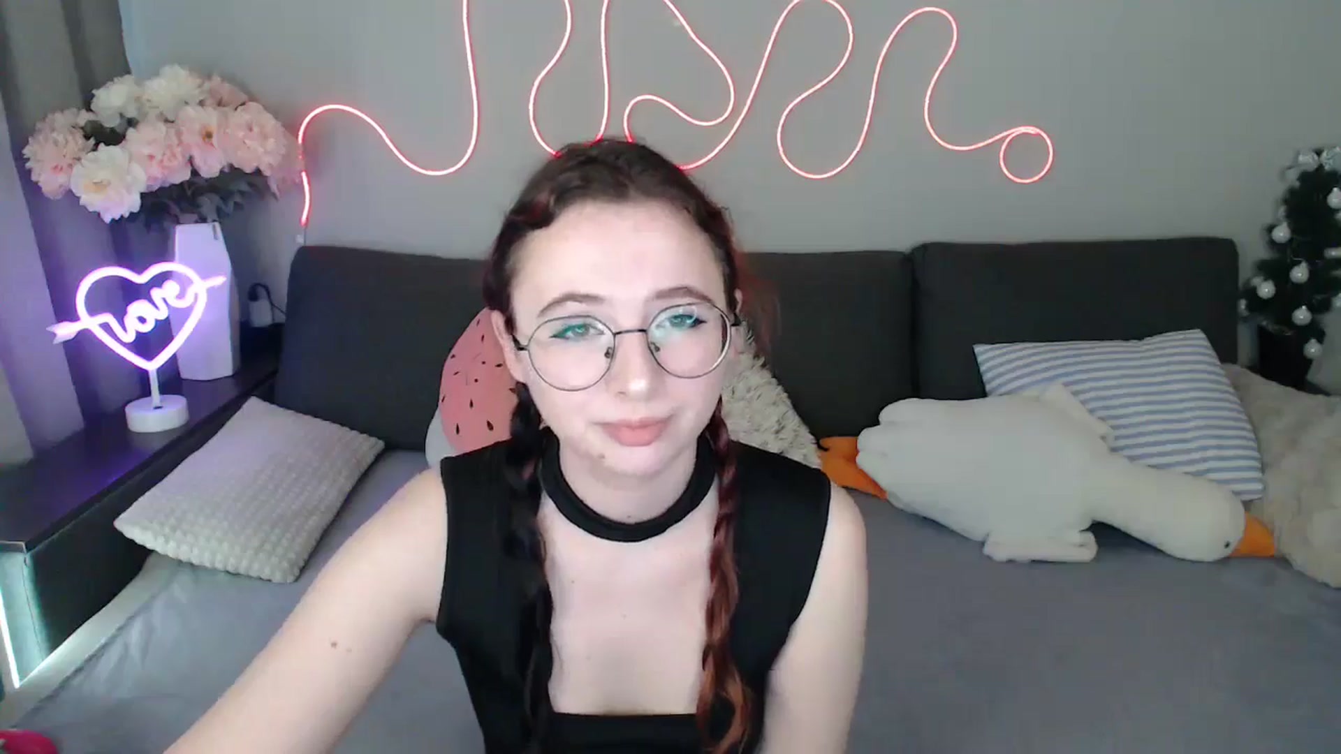 Gallery image thumbnail from Mini_Diva's myfreecams stream on, 04/18/2026, 11:38 image 2 of 20