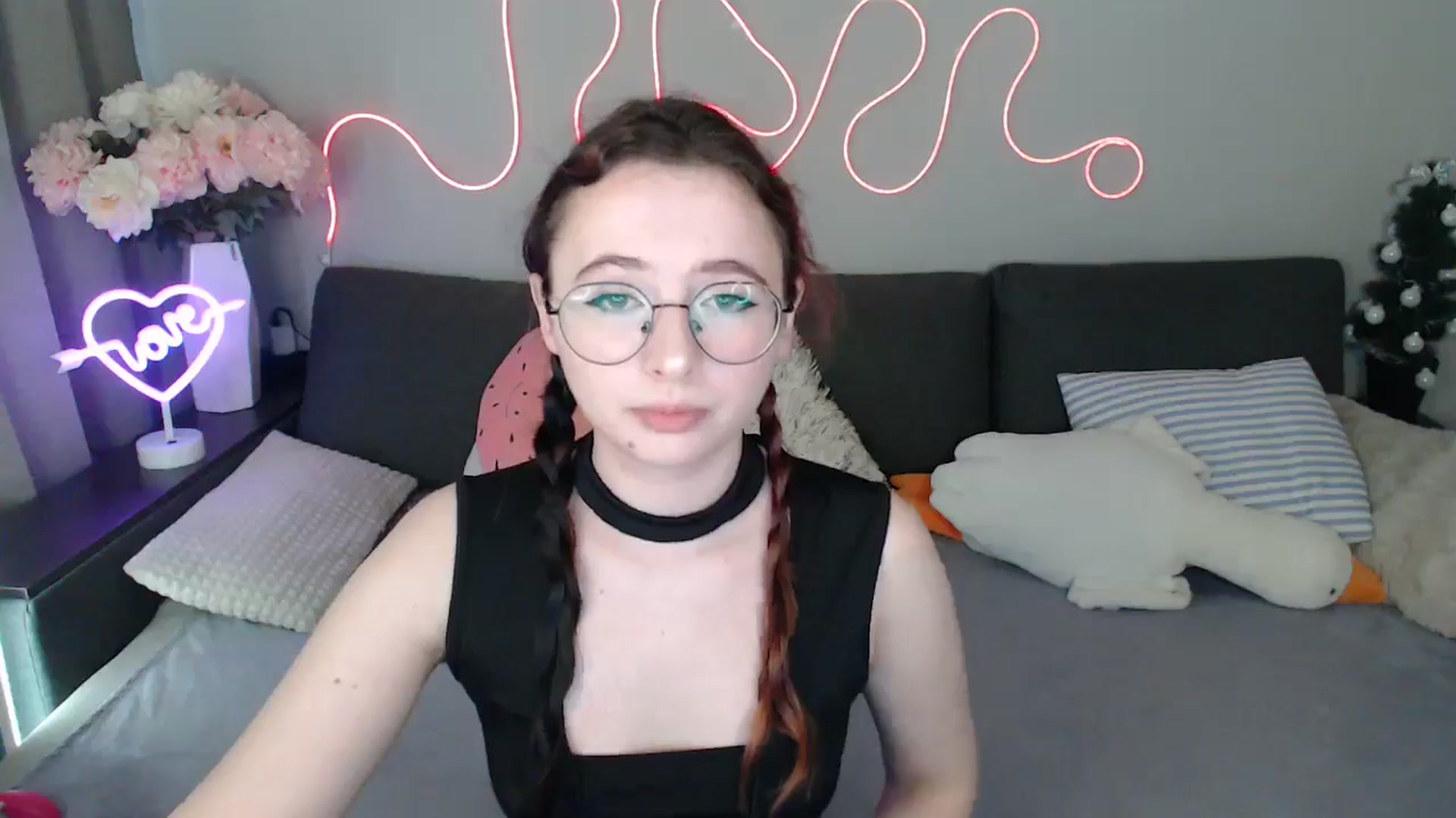 Gallery image thumbnail from Mini_Diva's myfreecams stream on, 04/18/2026, 11:38 image 5 of 20