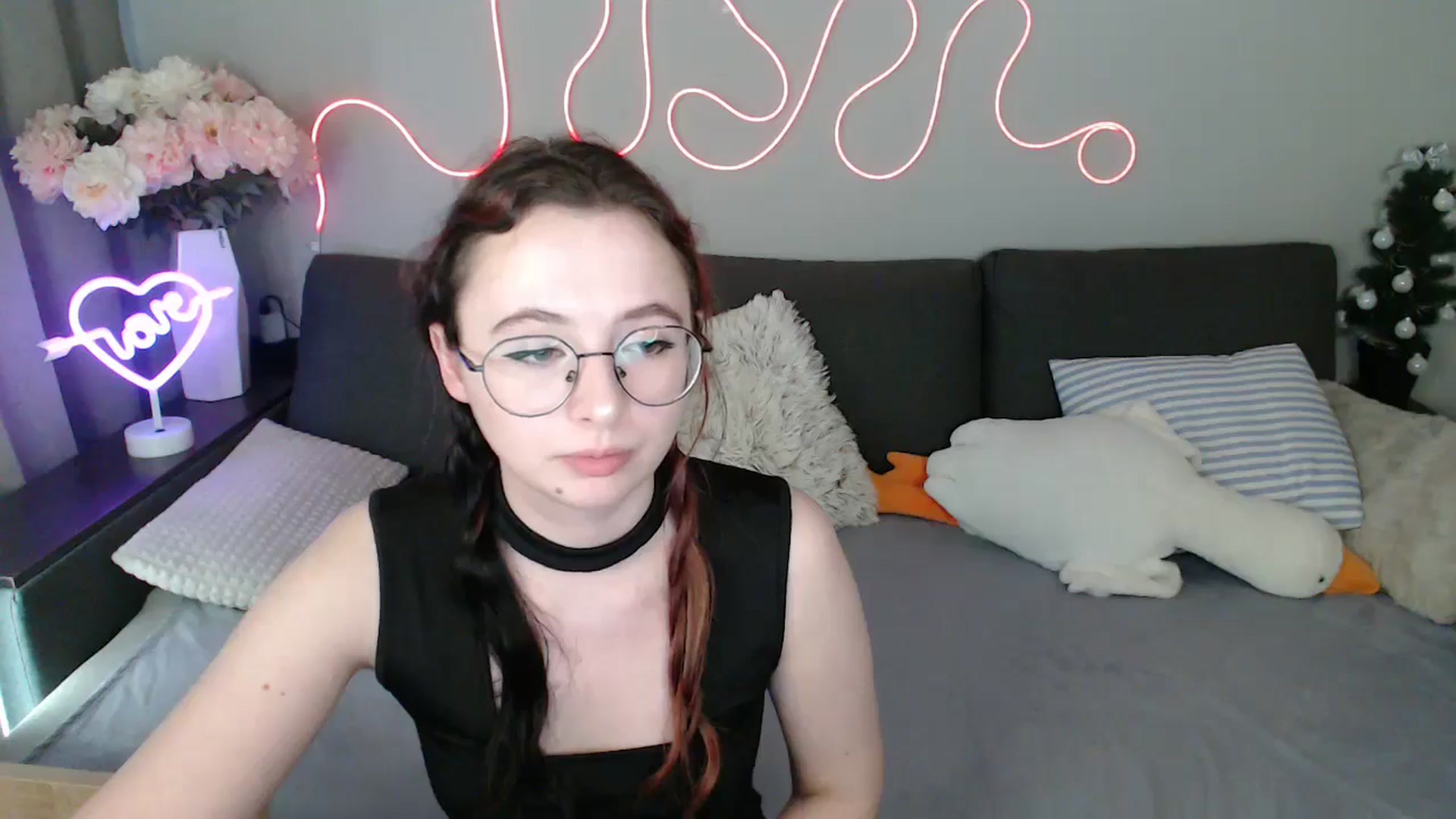 Gallery image thumbnail from Mini_Diva's myfreecams stream on, 04/18/2026, 12:45 image 18 of 20