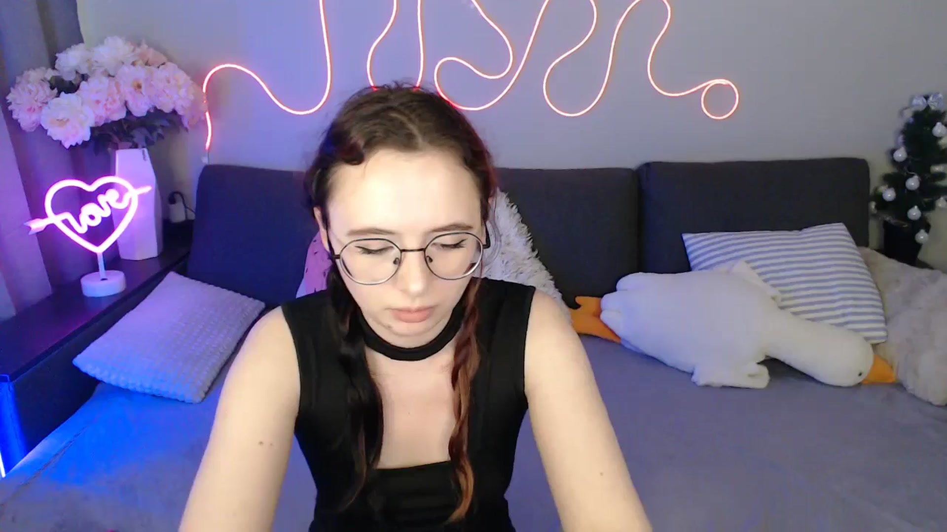 Gallery image thumbnail from Mini_Diva's myfreecams stream on, 04/18/2026, 12:45 image 2 of 20