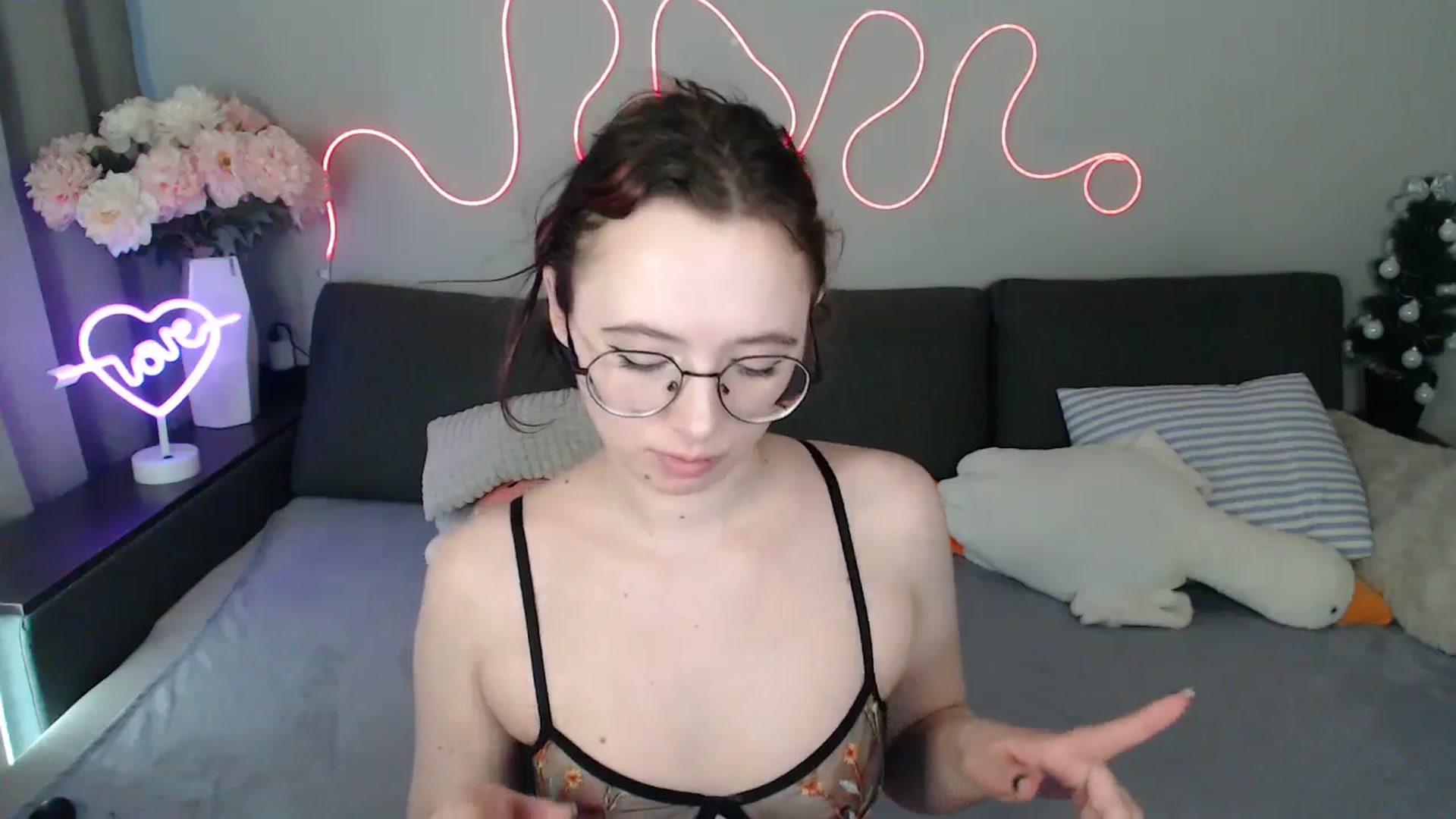 Gallery image thumbnail from Mini_Diva's myfreecams stream on, 04/19/2026, 11:24 image 6 of 20