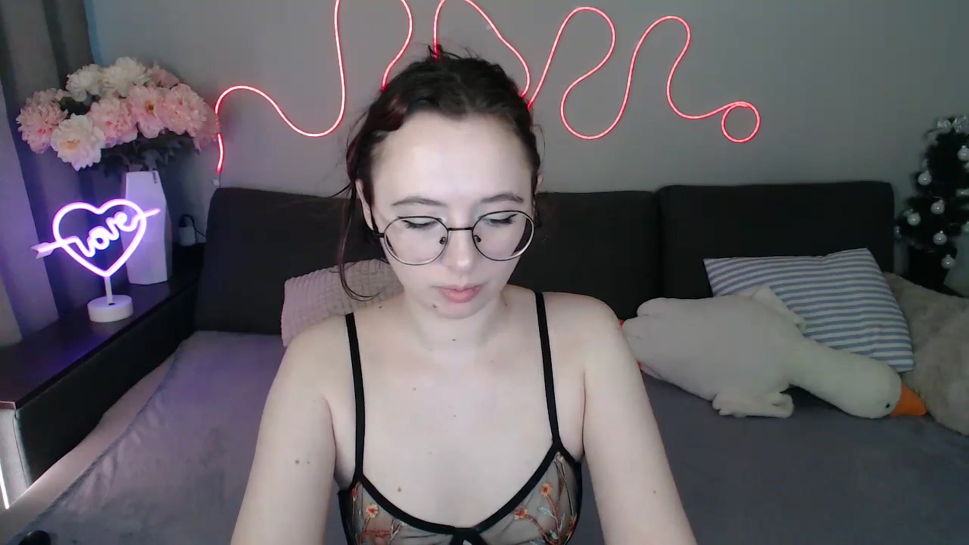 Gallery image thumbnail from Mini_Diva's myfreecams stream on, 04/19/2026, 11:24 image 17 of 20
