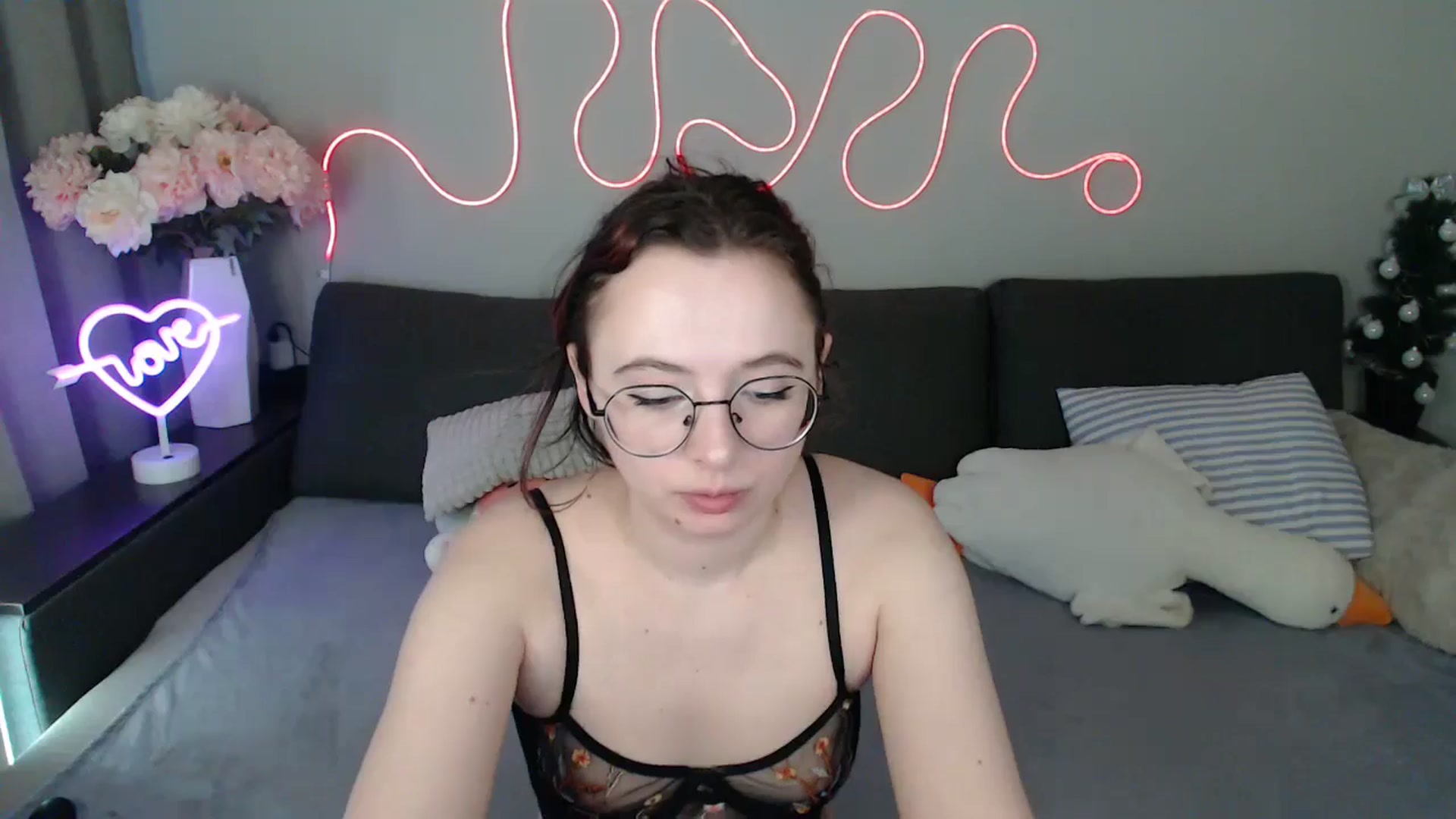 Gallery image thumbnail from Mini_Diva's myfreecams stream on, 04/19/2026, 11:24 image 9 of 20