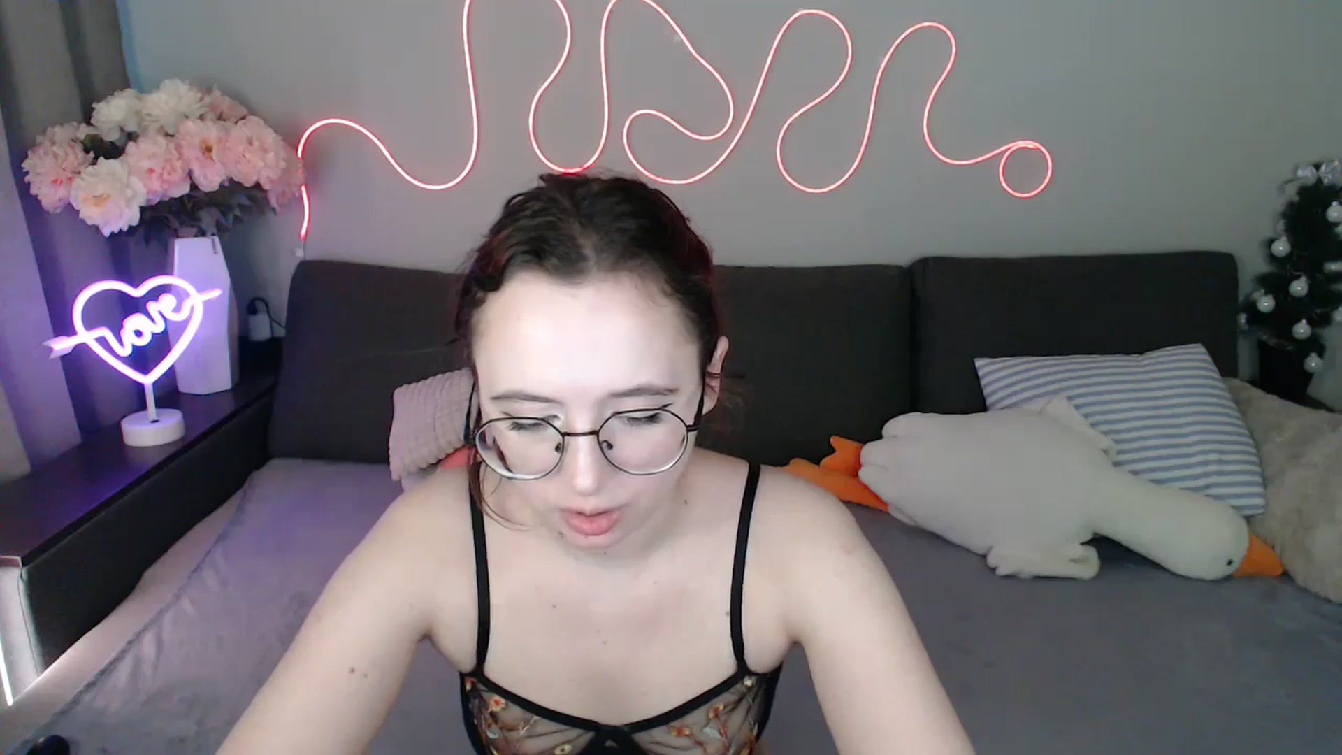 Gallery image thumbnail from Mini_Diva's myfreecams stream on, 04/19/2026, 12:19 image 4 of 20