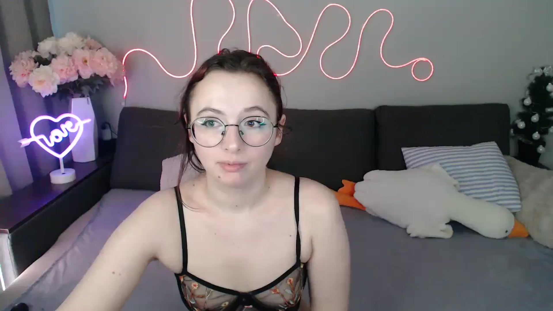 Gallery image thumbnail from Mini_Diva's myfreecams stream on, 04/19/2026, 12:19 image 2 of 20