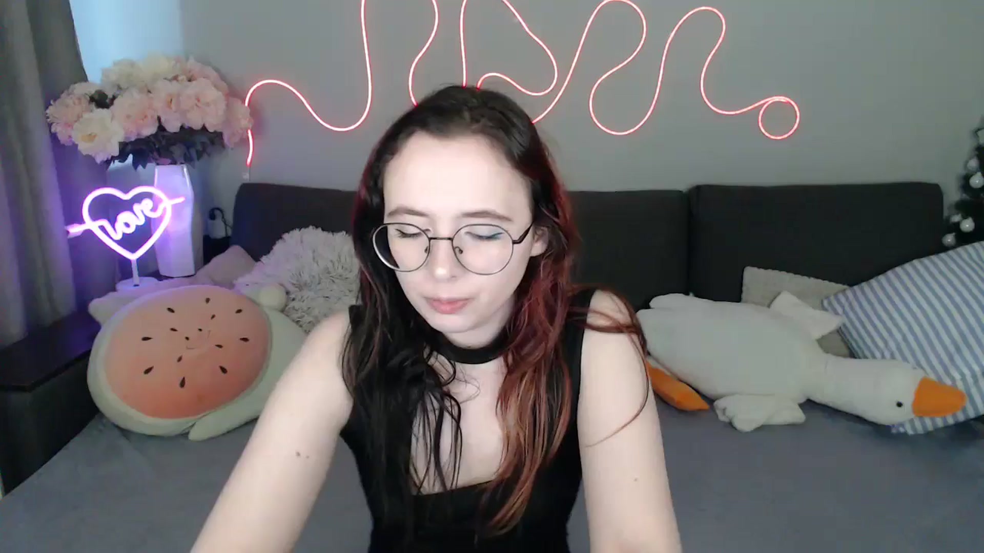 Gallery image thumbnail from Mini_Diva's myfreecams stream on, 04/24/2026, 12:53 image 14 of 20