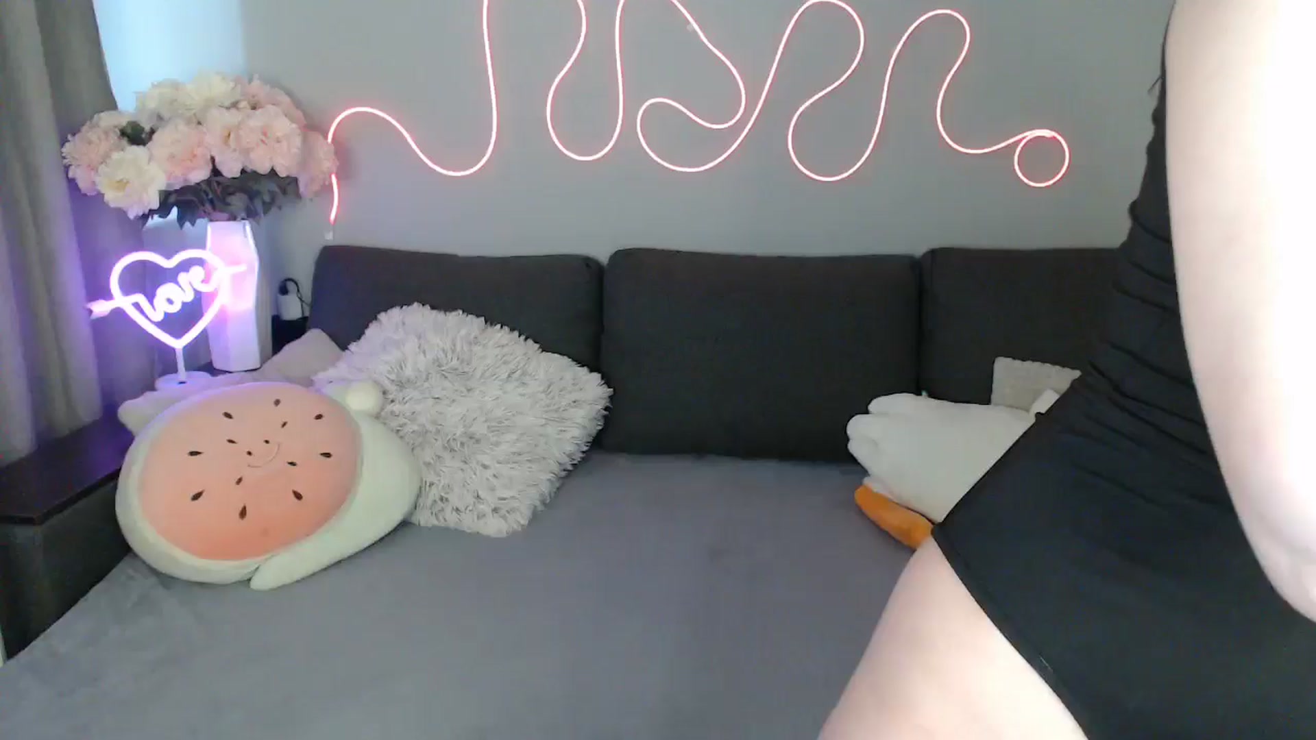 Gallery image thumbnail from Mini_Diva's myfreecams stream on, 04/24/2026, 12:53 image 1 of 20