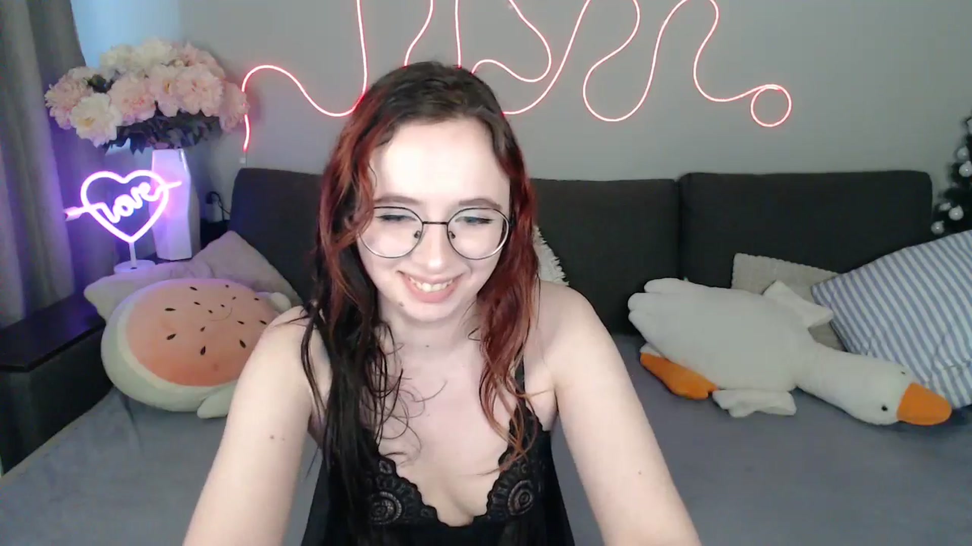 Gallery image thumbnail from Mini_Diva's myfreecams stream on, 04/25/2026, 13:15 image 2 of 20