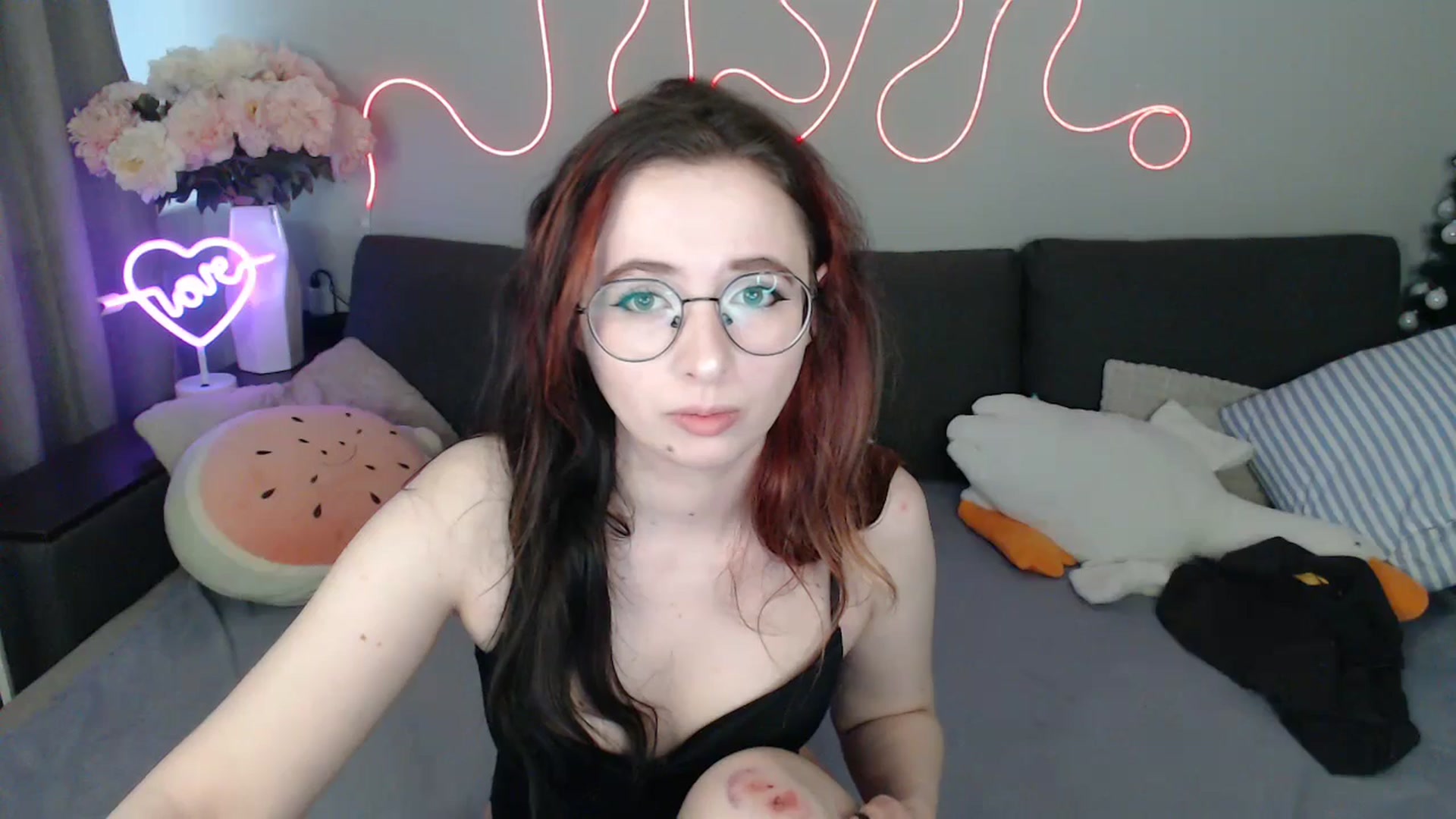 Gallery image thumbnail from Mini_Diva's myfreecams stream on, 04/26/2026, 10:26 image 19 of 20
