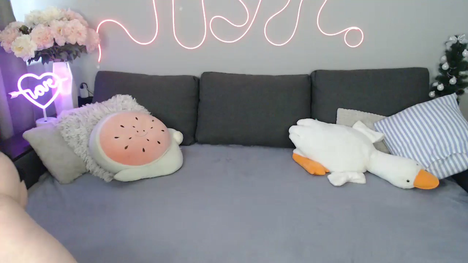 Gallery image thumbnail from Mini_Diva's myfreecams stream on, 04/27/2026, 12:48 image 9 of 20