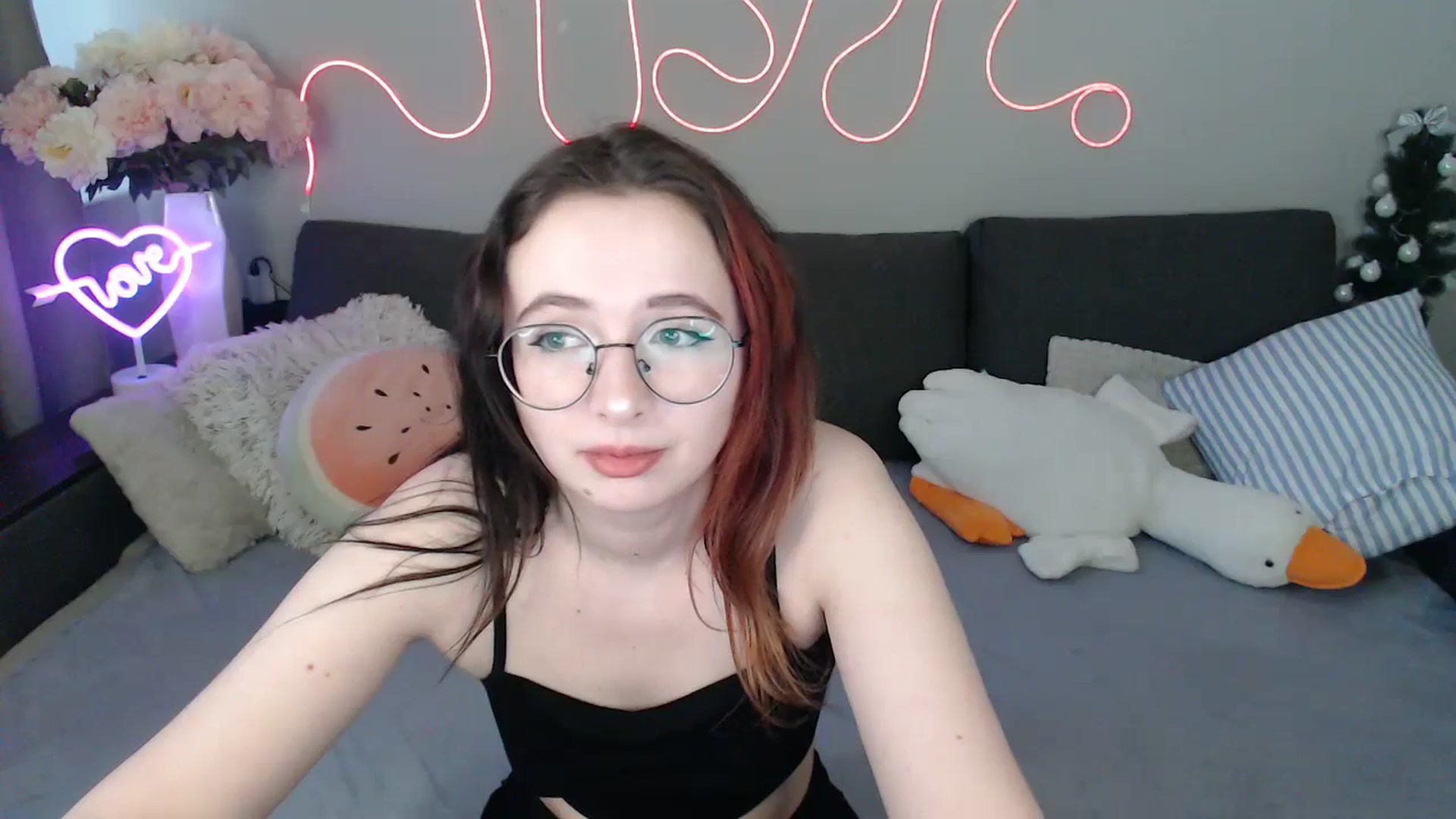 Gallery image thumbnail from Mini_Diva's myfreecams stream on, 04/27/2026, 12:48 image 16 of 20