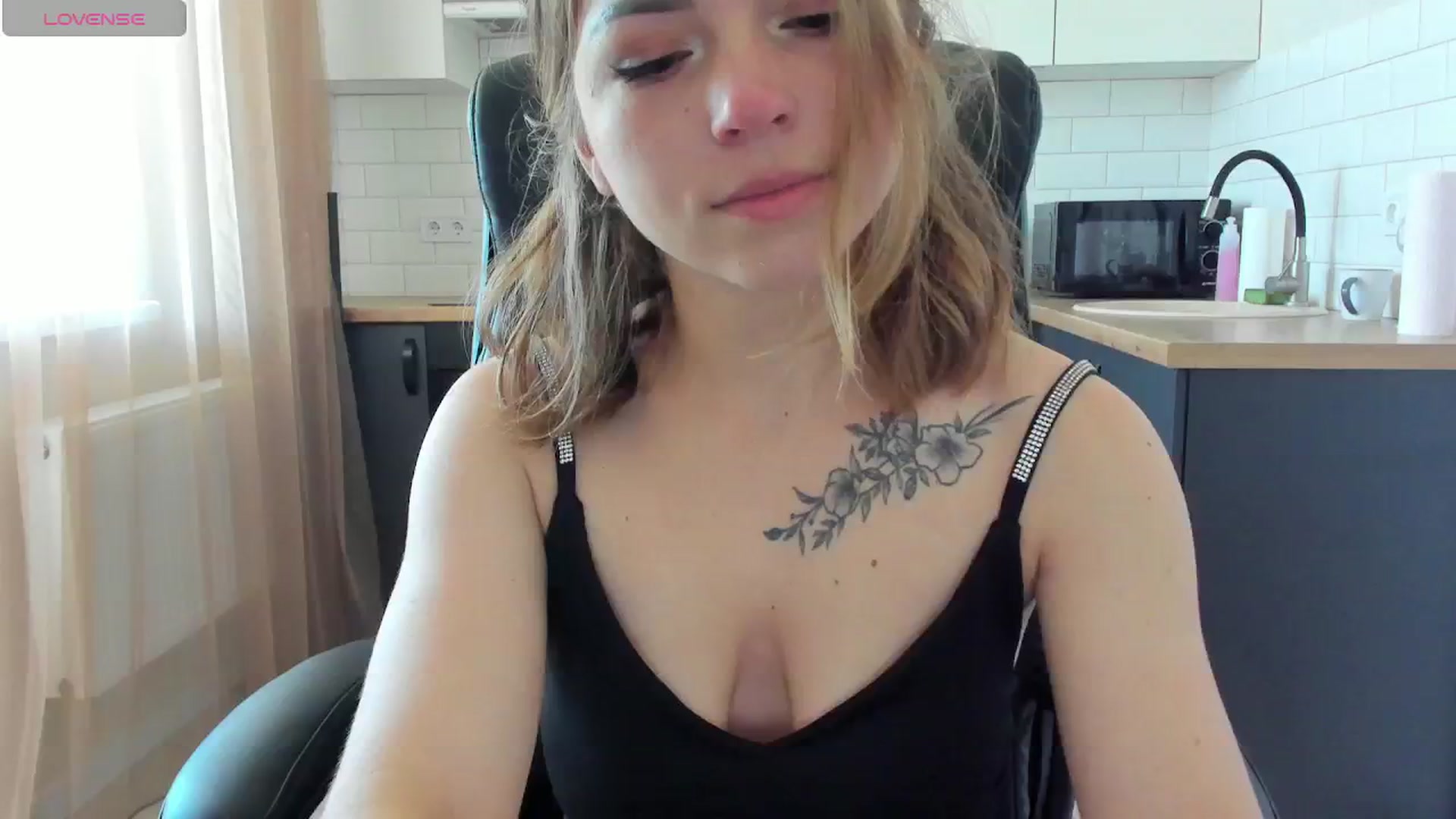 Gallery image thumbnail from MinionFriend_'s myfreecams stream on, 06/22/2024, 10:31 image 7 of 20