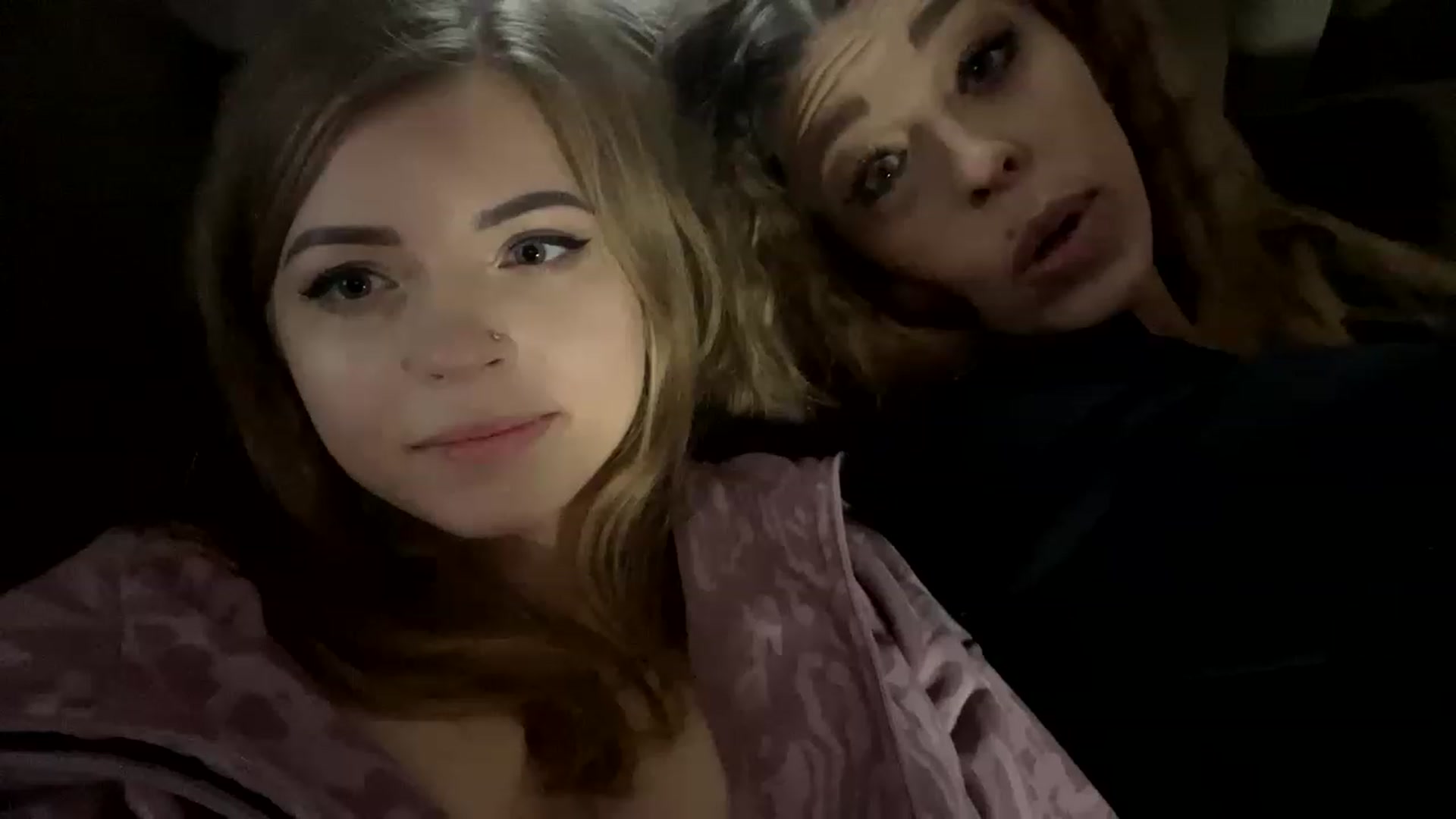 Gallery image thumbnail from Minions_Party's myfreecams stream on, 11/27/2022, 13:01 image 10 of 20