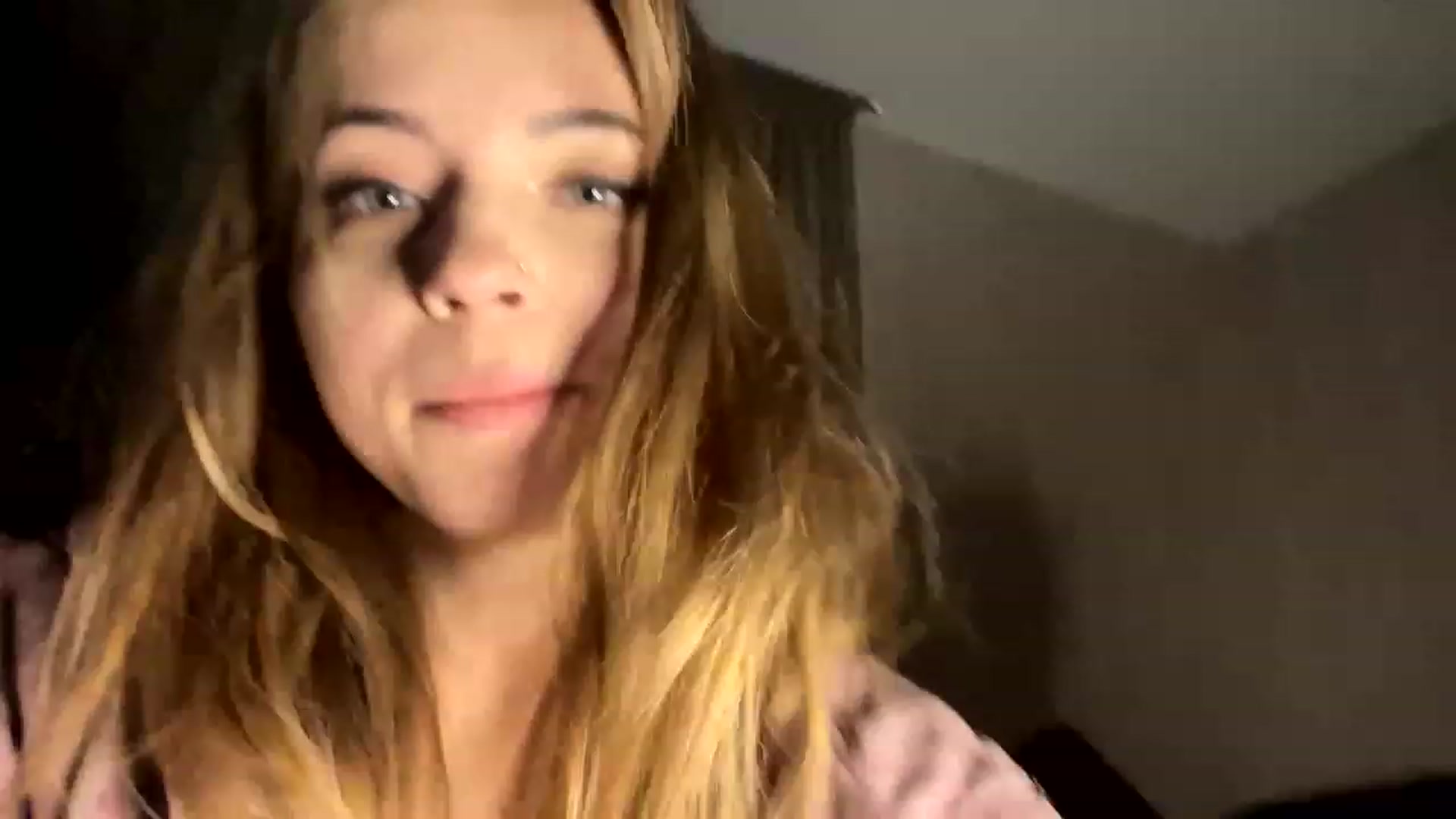 Gallery image thumbnail from Minions_Party's myfreecams stream on, 11/27/2022, 13:40 image 19 of 20