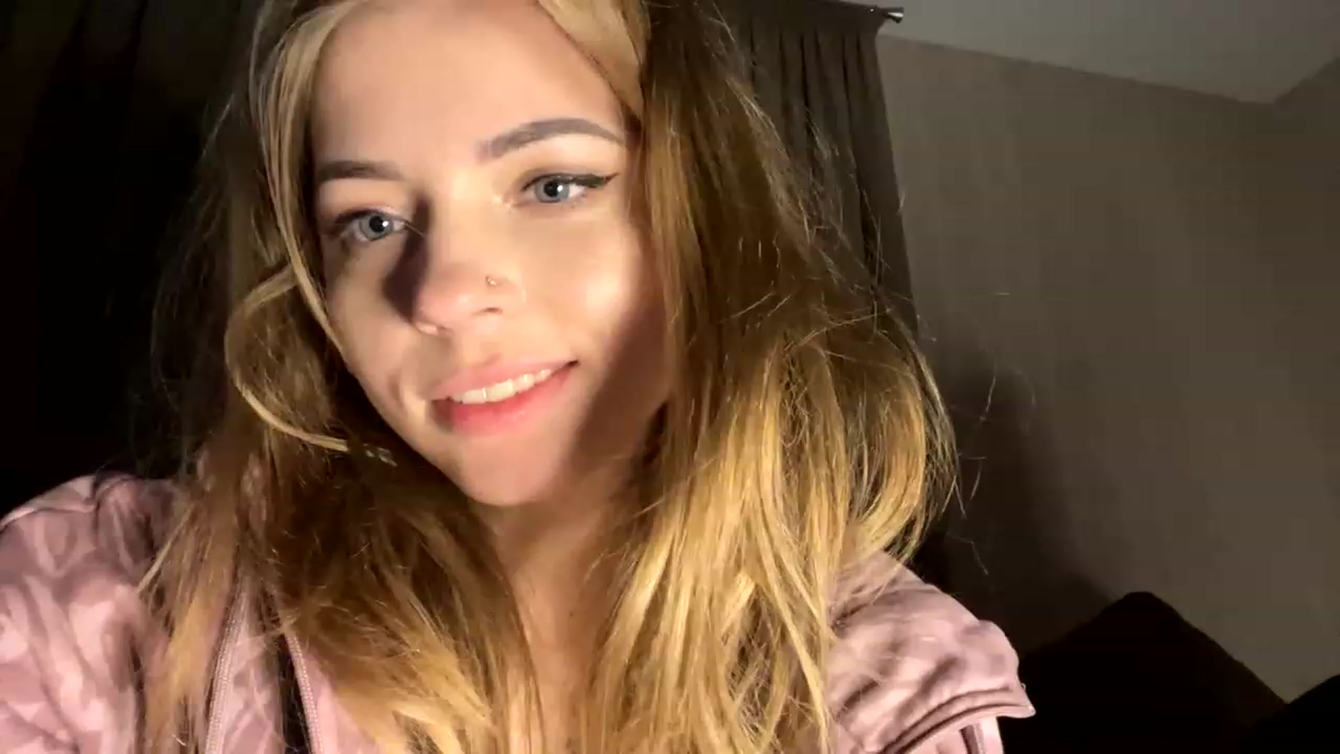 Gallery image thumbnail from Minions_Party's myfreecams stream on, 11/27/2022, 13:40 image 17 of 20
