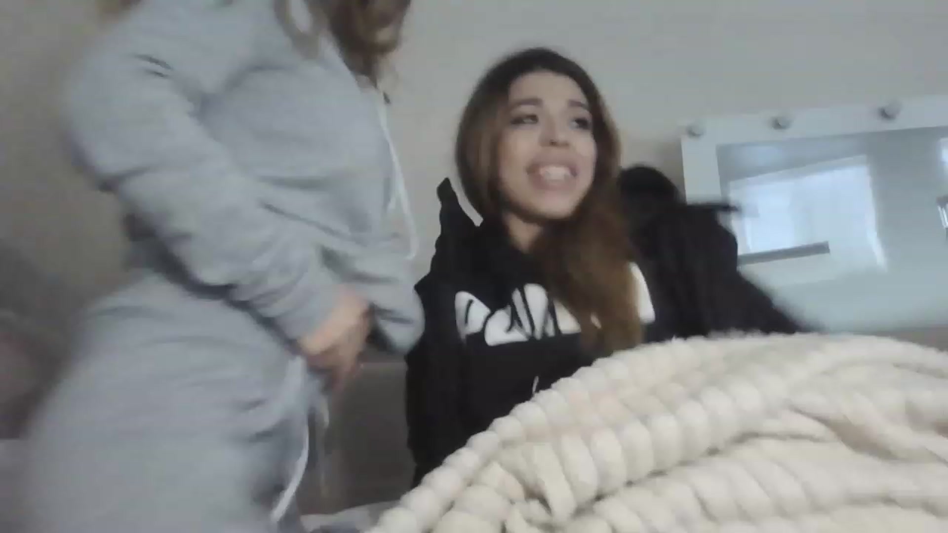 Gallery image thumbnail from Minions_Party's myfreecams stream on, 11/29/2022, 11:55 image 12 of 20