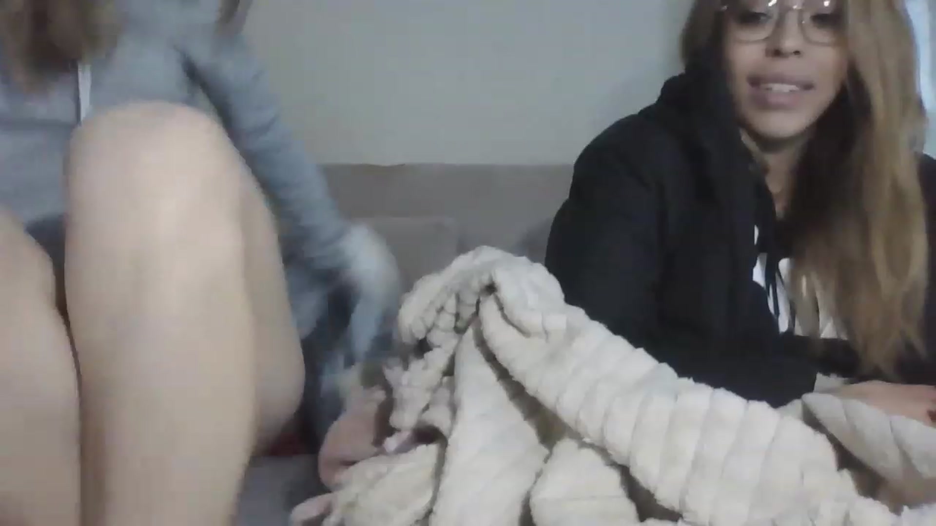 Gallery image thumbnail from Minions_Party's myfreecams stream on, 11/29/2022, 12:35 image 9 of 20