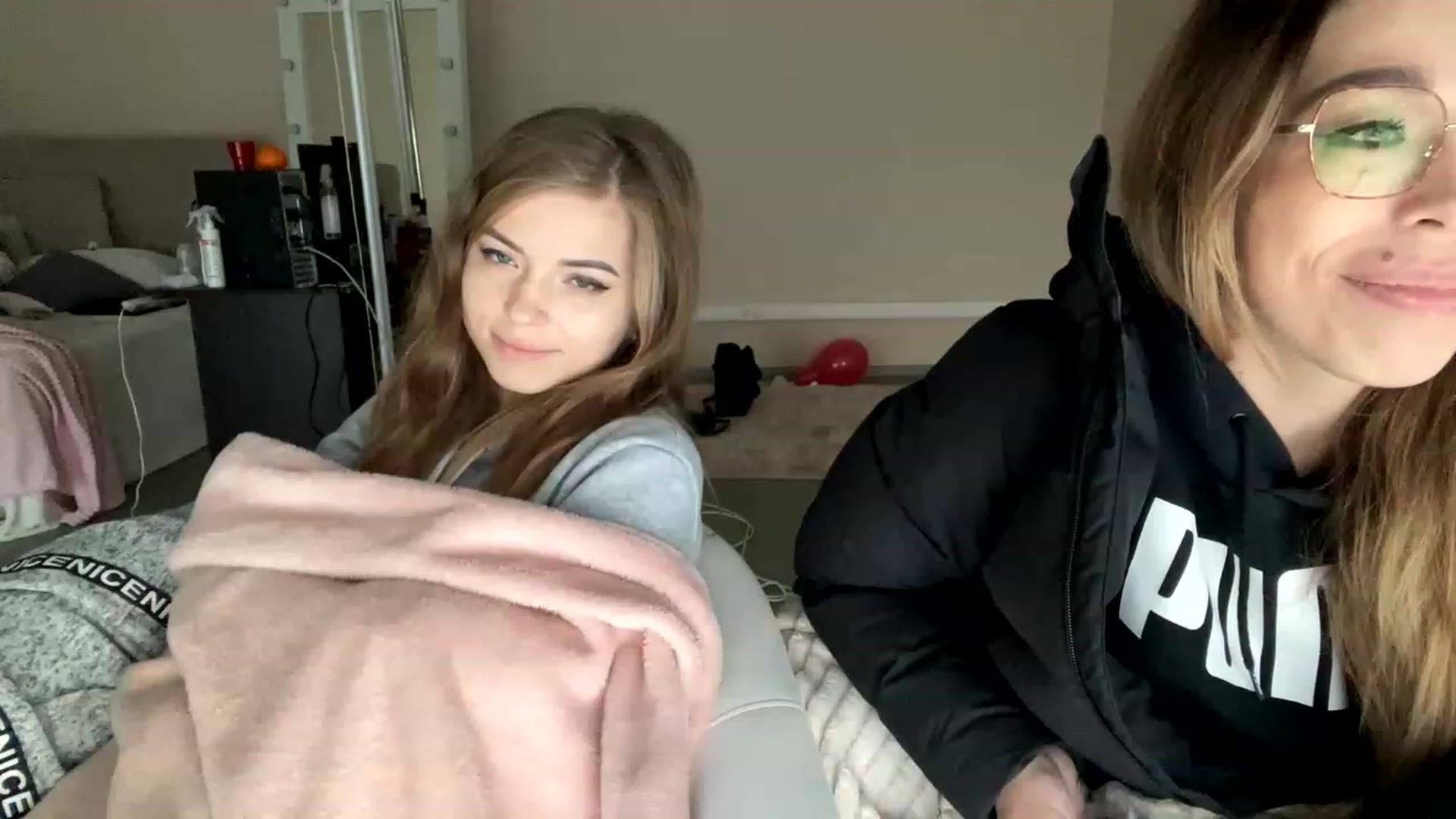 Gallery image thumbnail from Minions_Party's myfreecams stream on, 11/29/2022, 13:00 image 13 of 20