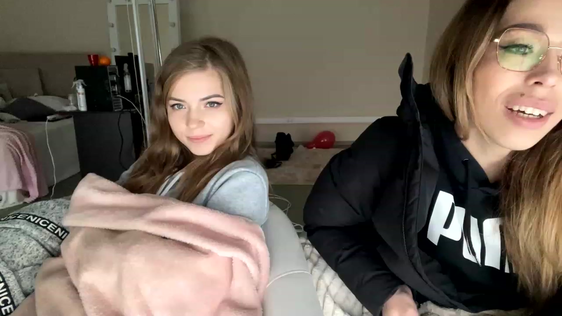 Gallery image thumbnail from Minions_Party's myfreecams stream on, 11/29/2022, 13:00 image 14 of 20