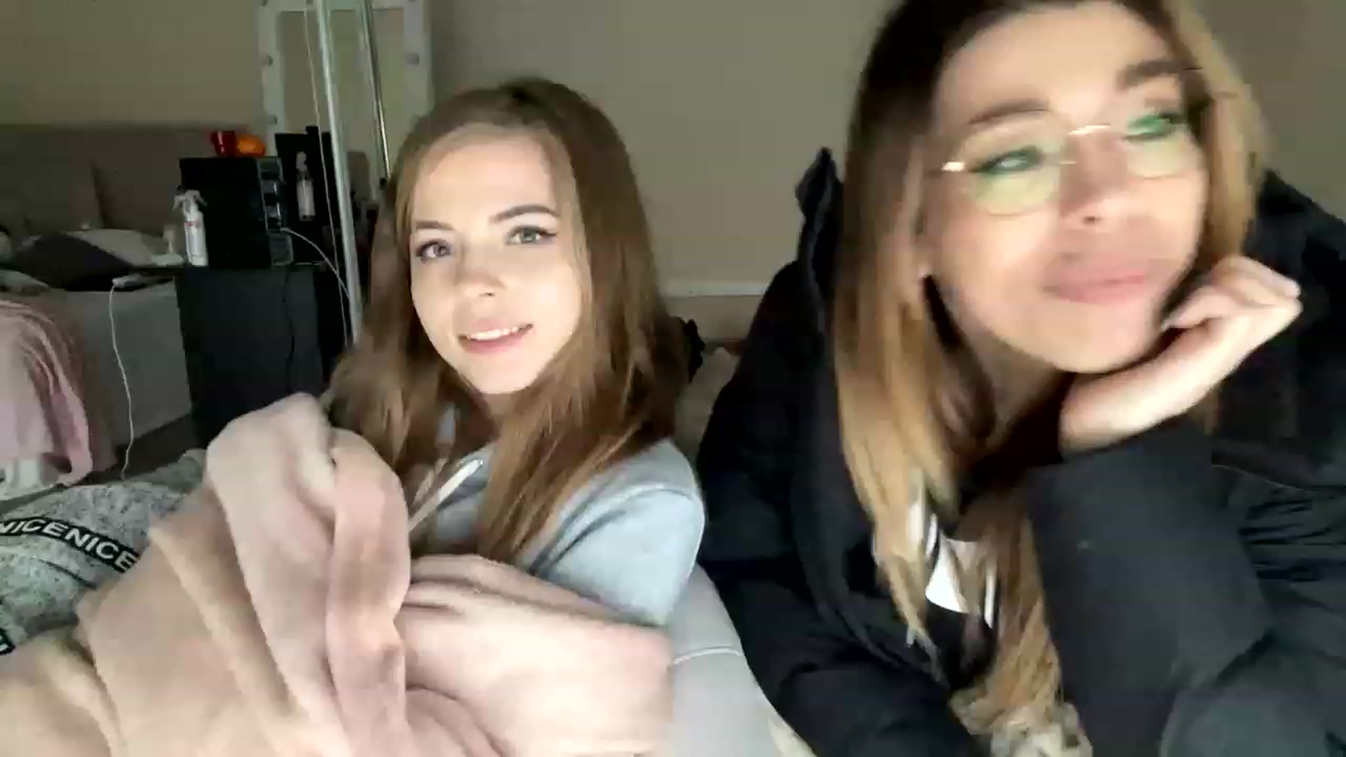 Gallery image thumbnail from Minions_Party's myfreecams stream on, 11/29/2022, 13:00 image 10 of 20