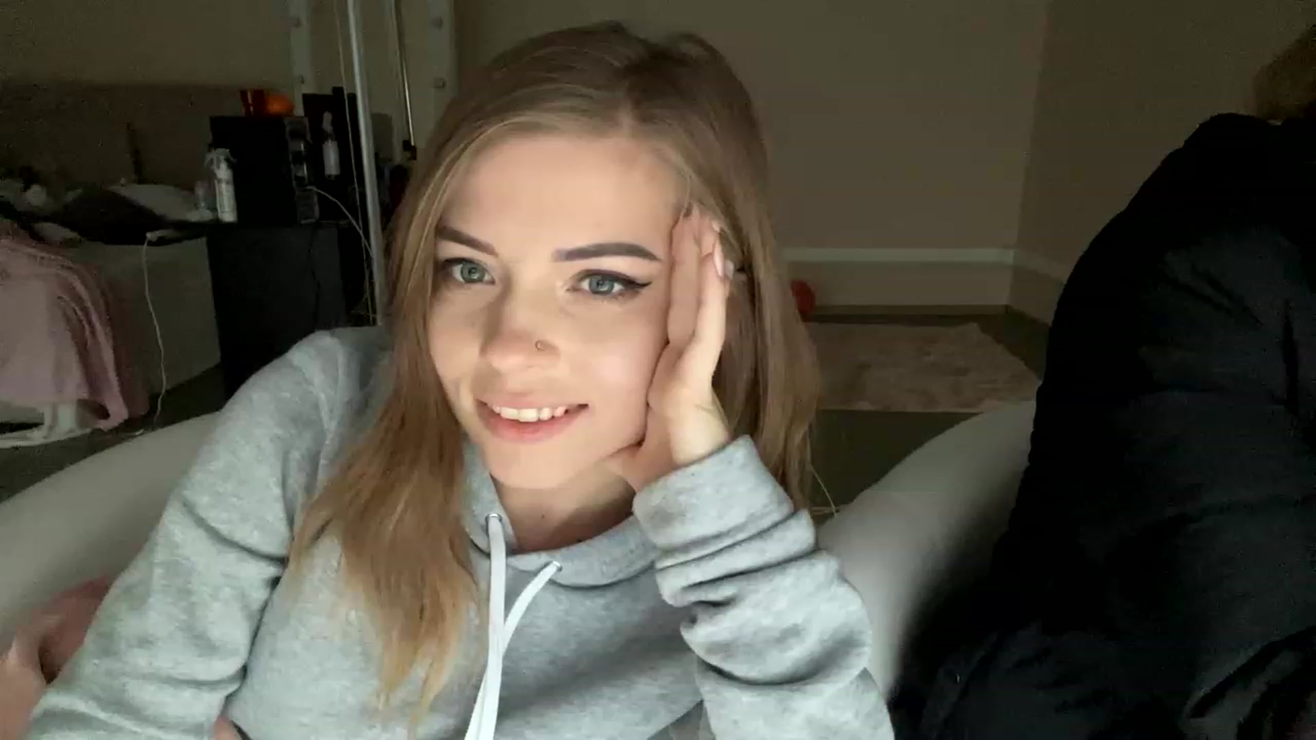 Gallery image thumbnail from Minions_Party's myfreecams stream on, 11/29/2022, 13:54 image 8 of 20