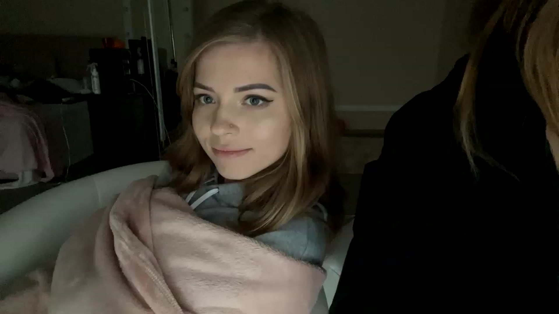 Gallery image thumbnail from Minions_Party's myfreecams stream on, 11/29/2022, 13:54 image 10 of 20