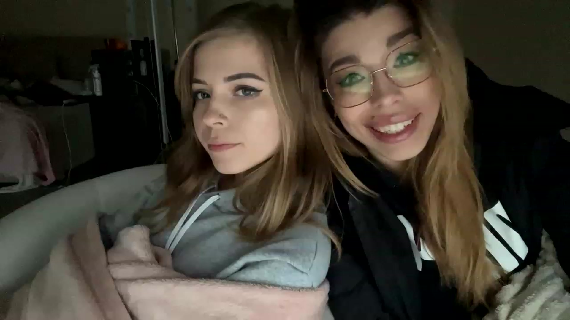 Gallery image thumbnail from Minions_Party's myfreecams stream on, 11/29/2022, 13:54 image 11 of 20