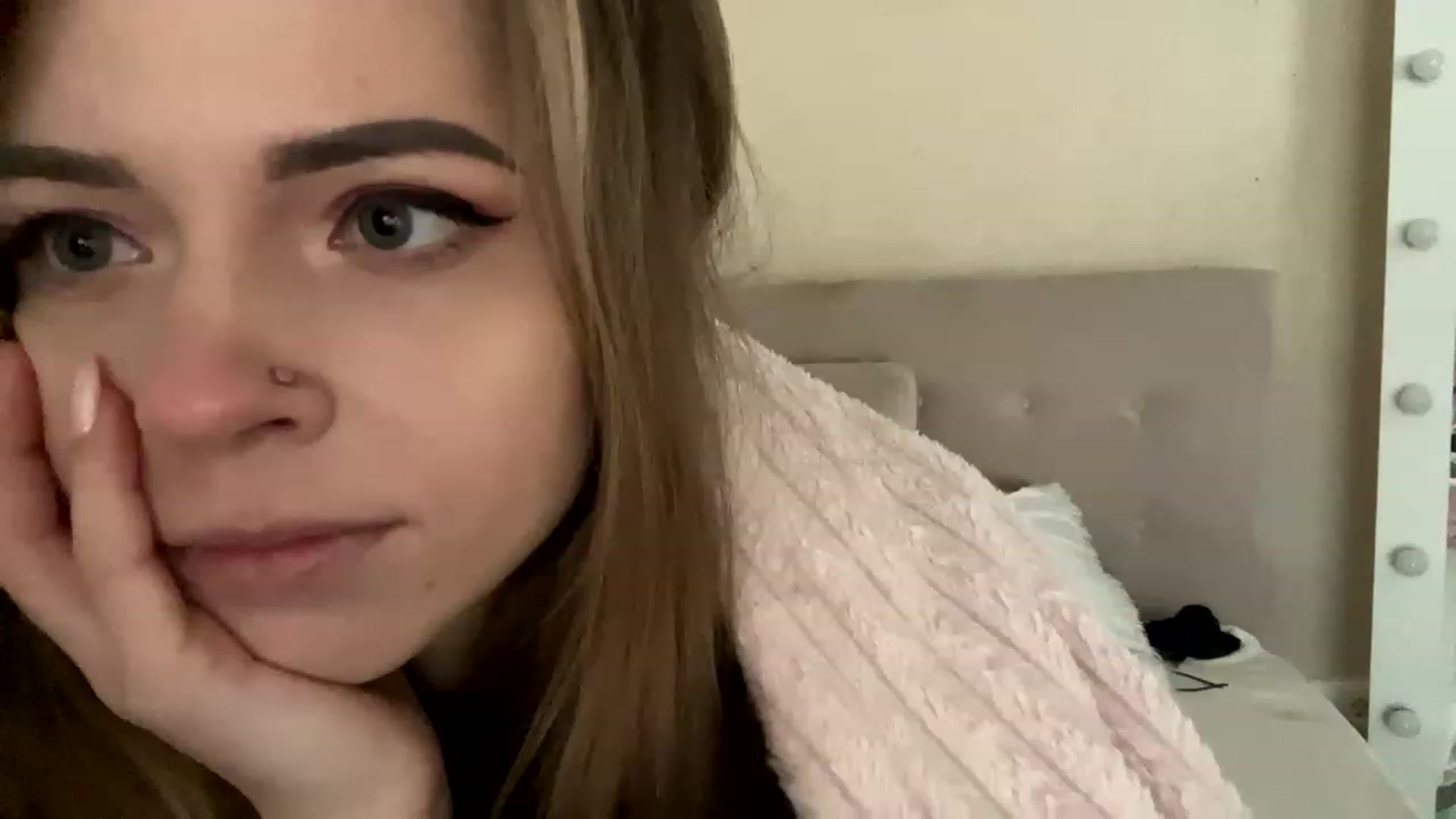Gallery image thumbnail from Minions_Party's myfreecams stream on, 12/01/2022, 12:43 image 14 of 20