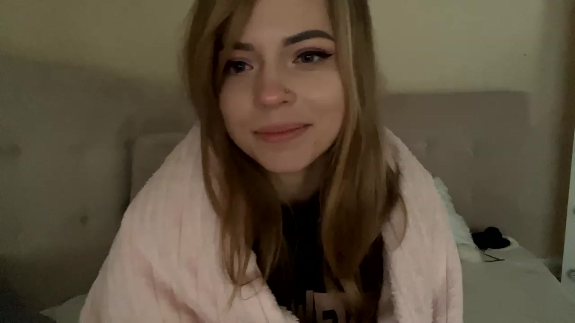 Gallery image thumbnail from Minions_Party's myfreecams stream on, 12/01/2022, 13:52 image 7 of 20