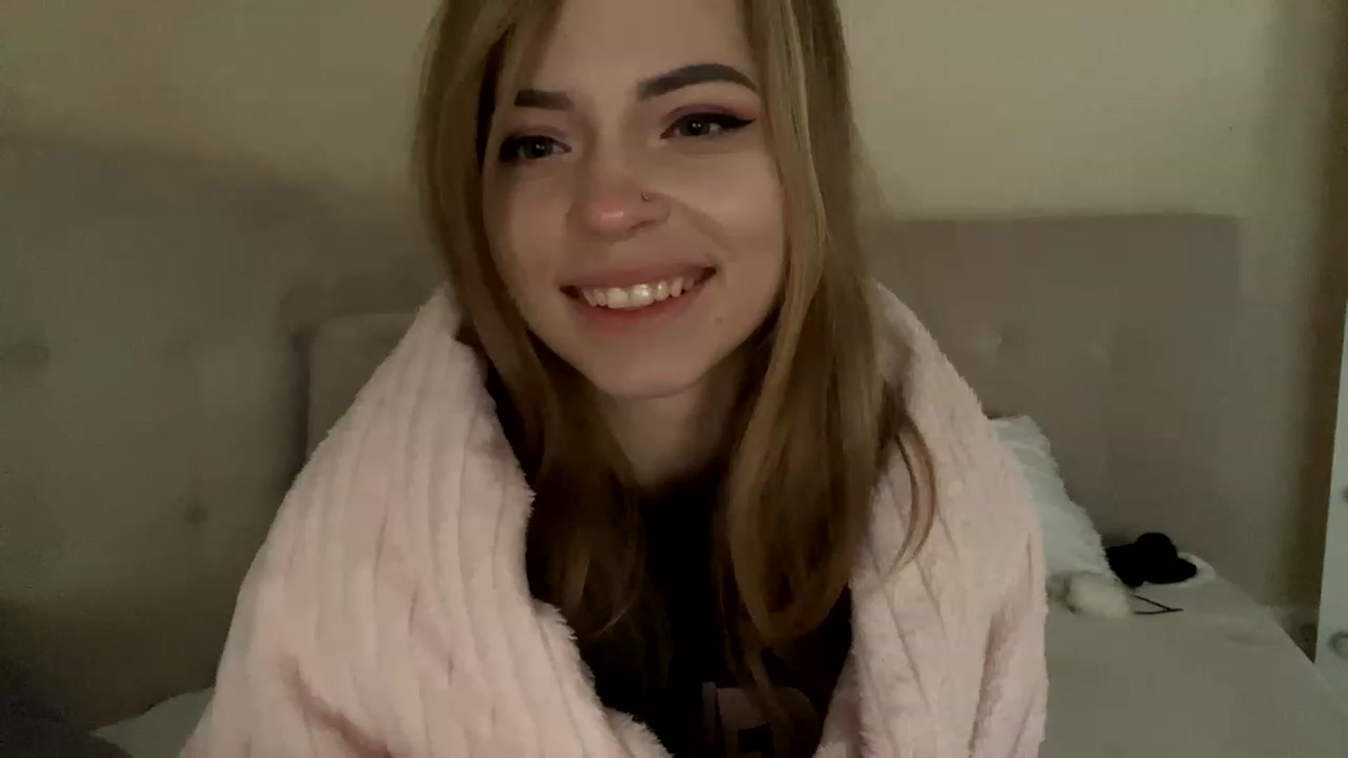 Gallery image thumbnail from Minions_Party's myfreecams stream on, 12/01/2022, 13:52 image 6 of 20