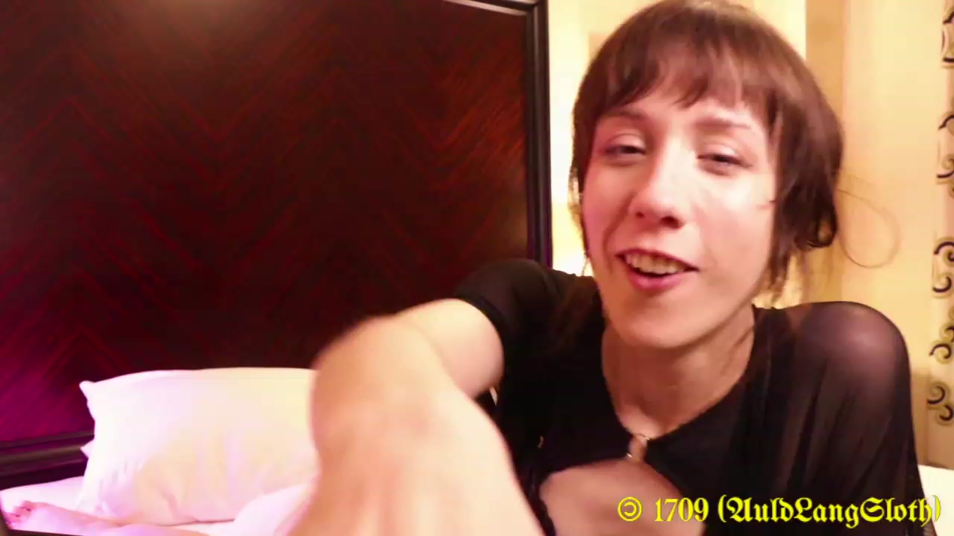 Gallery image thumbnail from MinnieMoralia's myfreecams stream on, 01/01/2023, 03:19 image 7 of 20