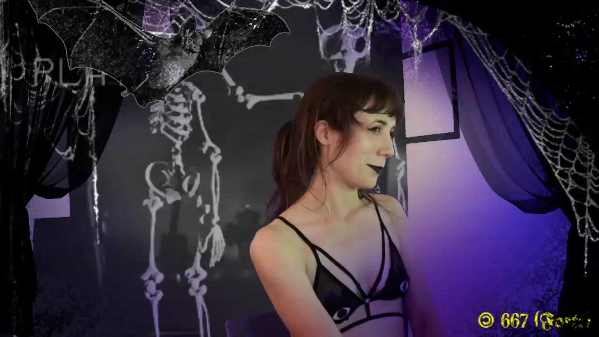 Gallery image thumbnail from MinnieMoralia's myfreecams stream on, 10/31/2023, 23:24 image 10 of 20